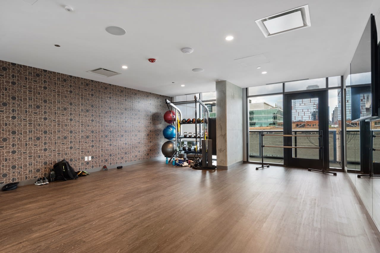 Stylish 2BR Retreat in Fulton Market for Getaways interior 5