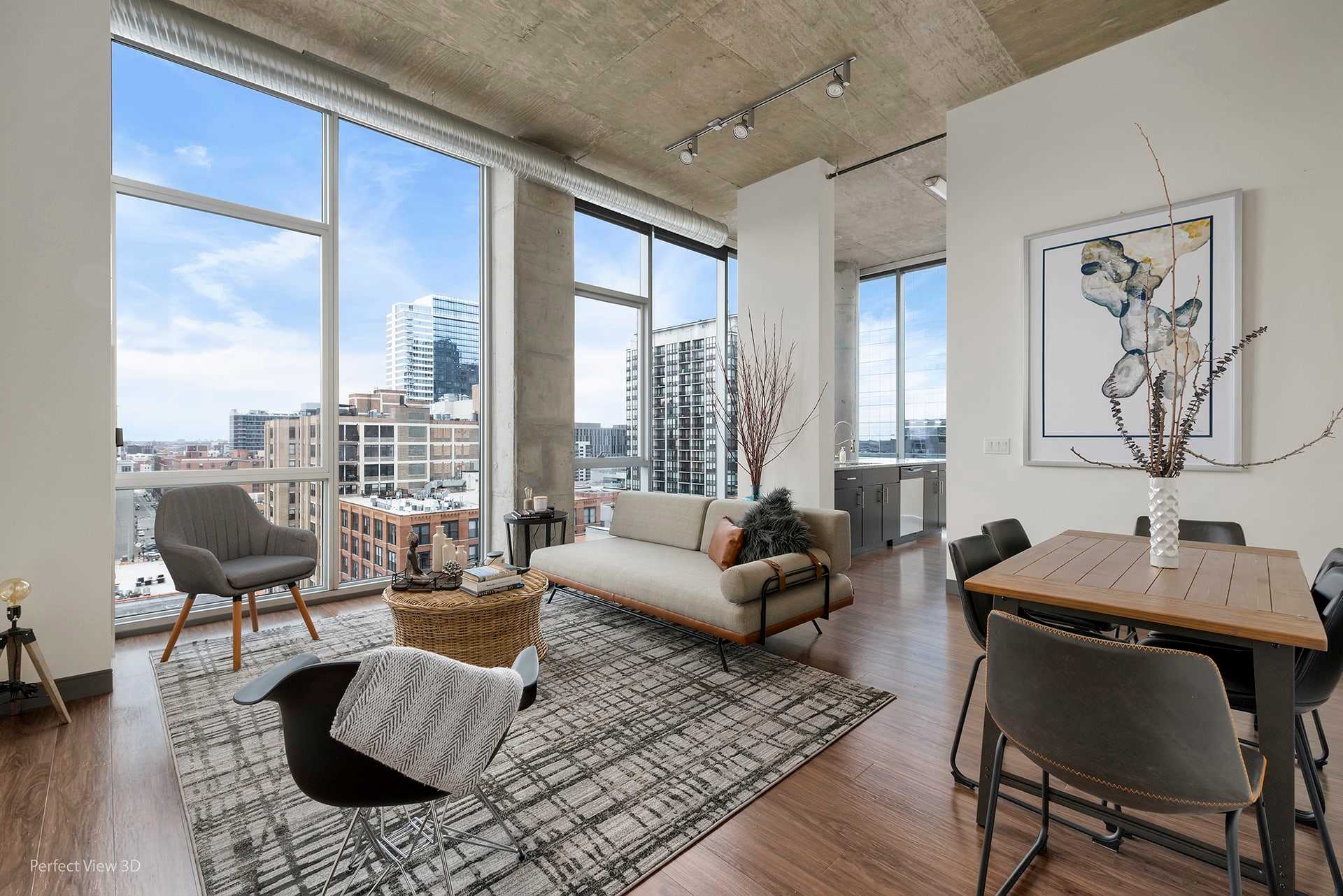 Walk Everywhere,Quiet Area,Heated Pool,City Views