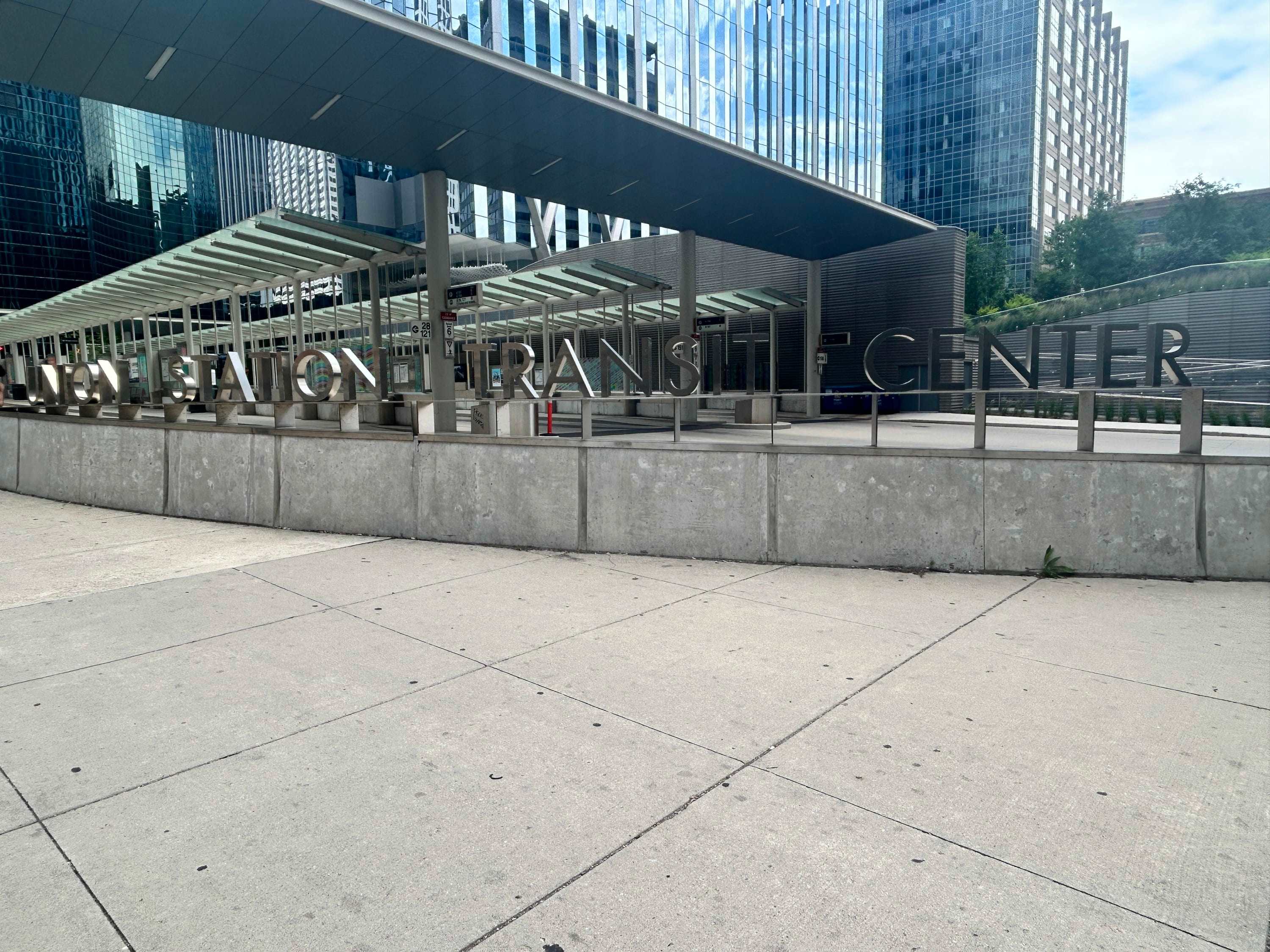 Walk Everywhere,Quiet Area,Heated Pool,City Views interior 3