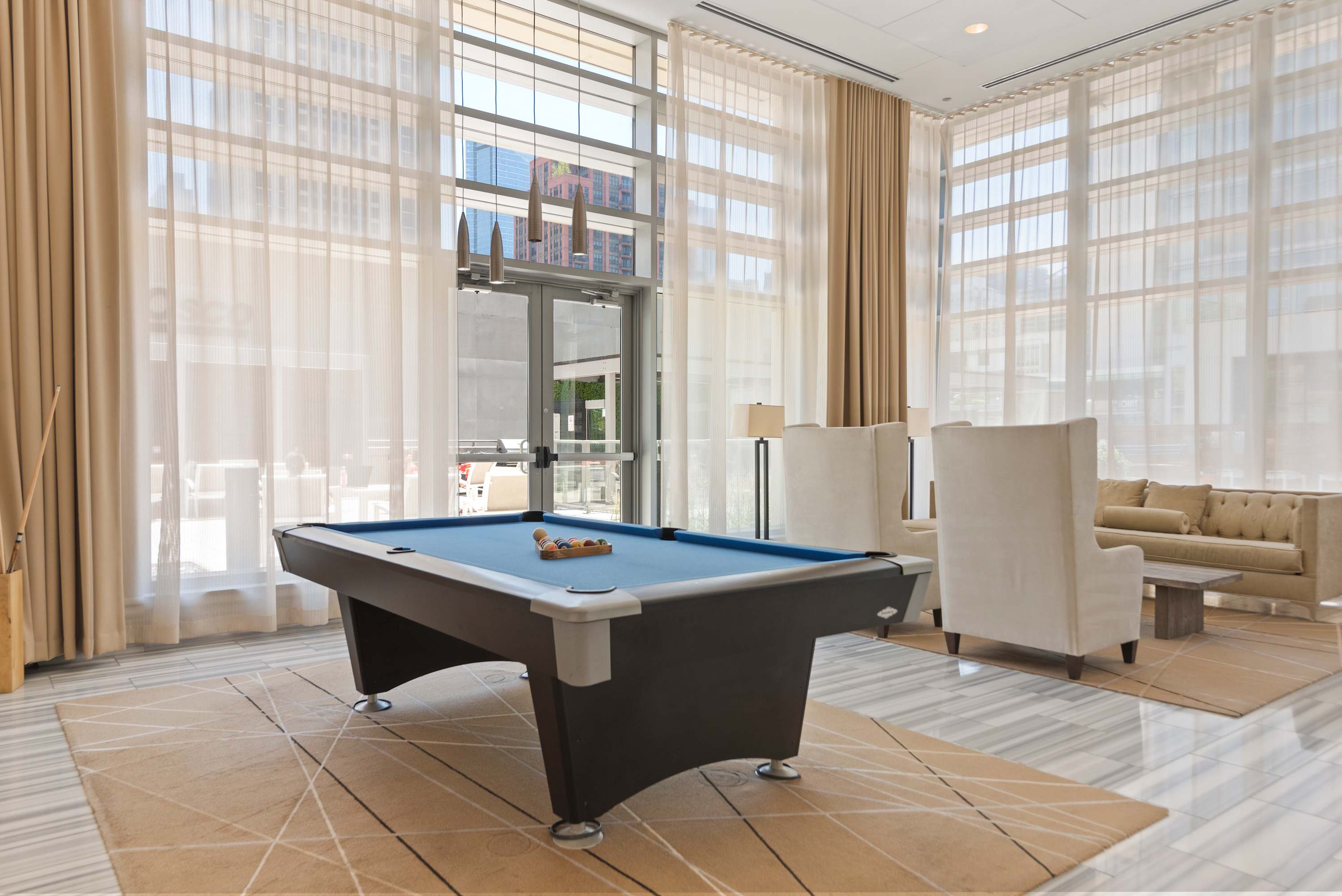 33rd-Floor Penthouse with Breathtaking Views interior 5