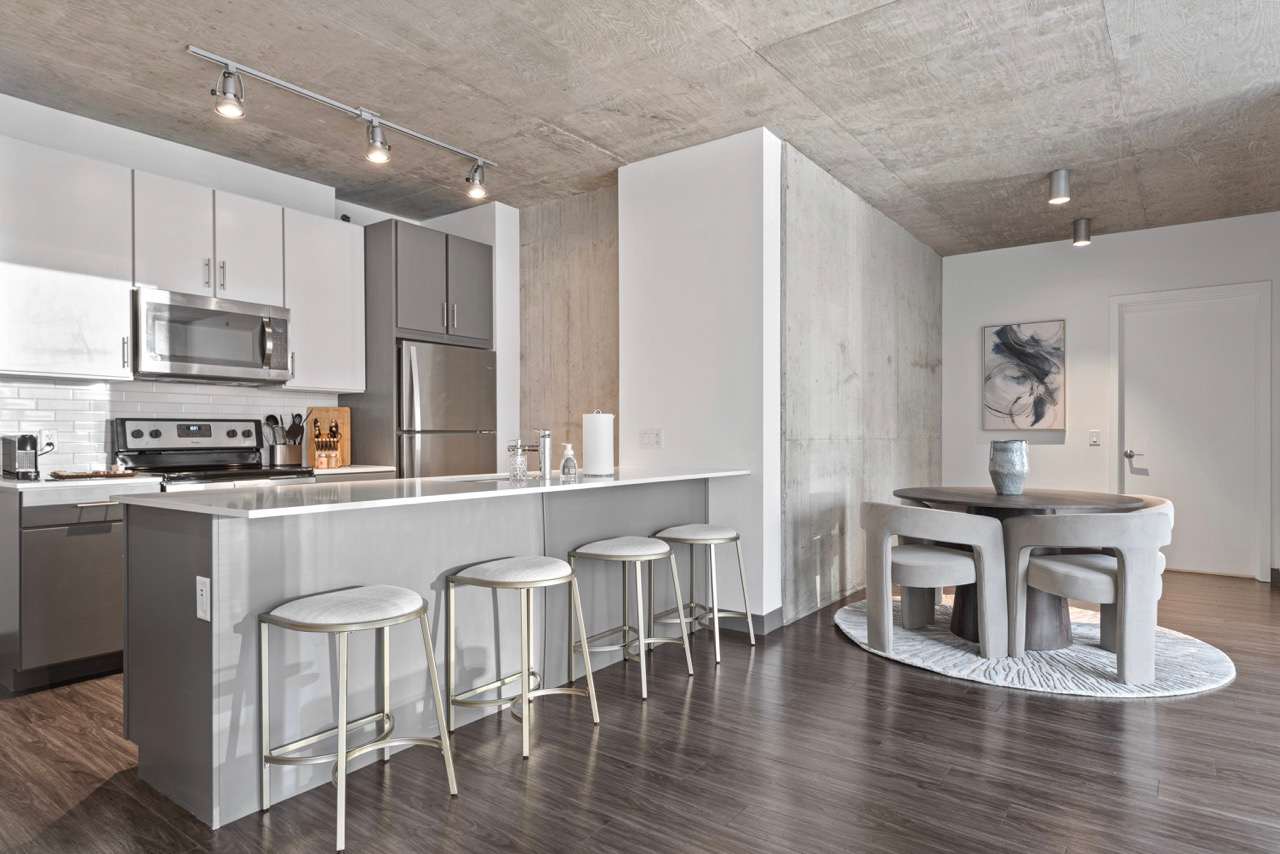 Prime 2BR Retreat: Urban Vibes + Views Await interior 2