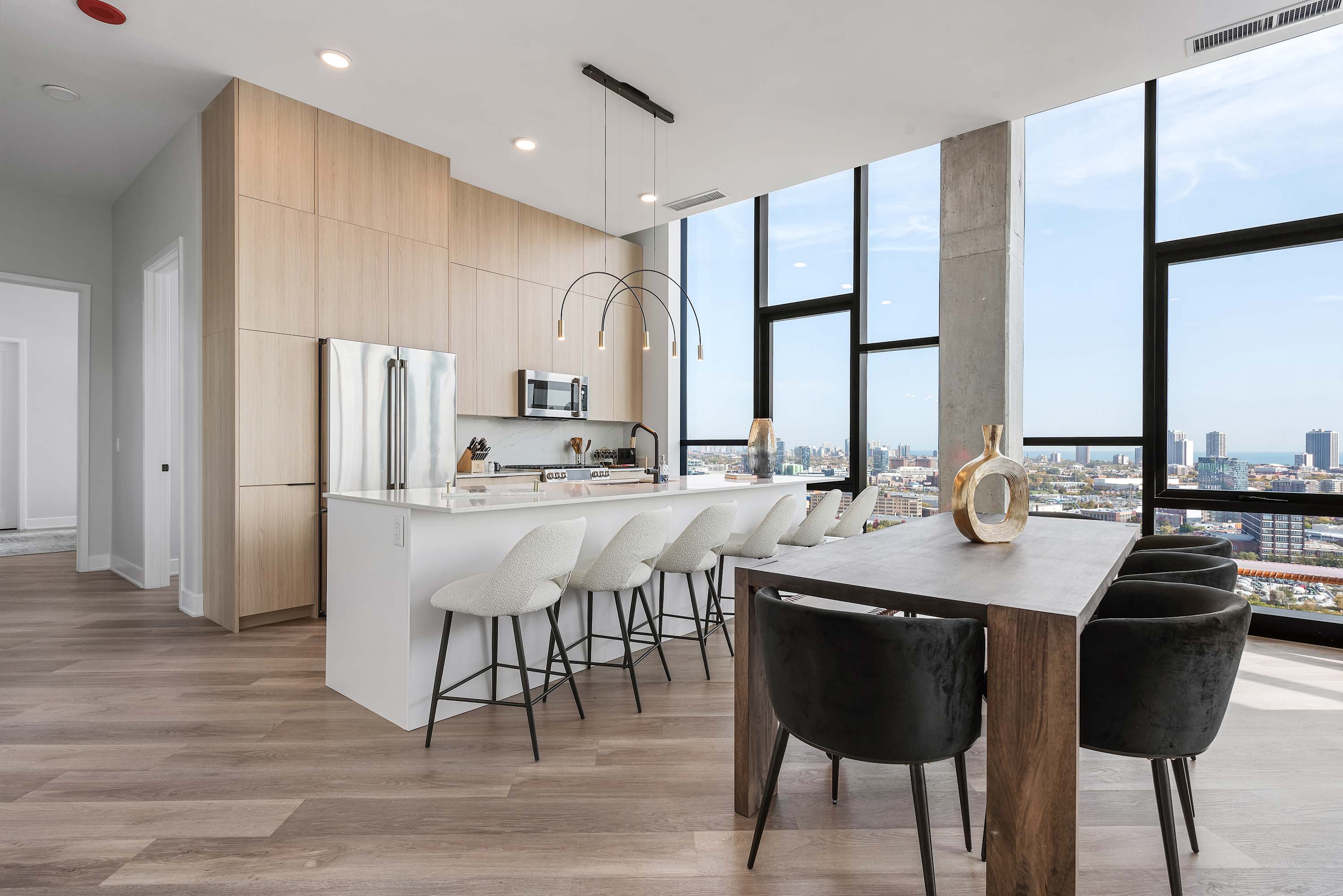 Deluxe River West PH for Unforgettable Memories interior 3