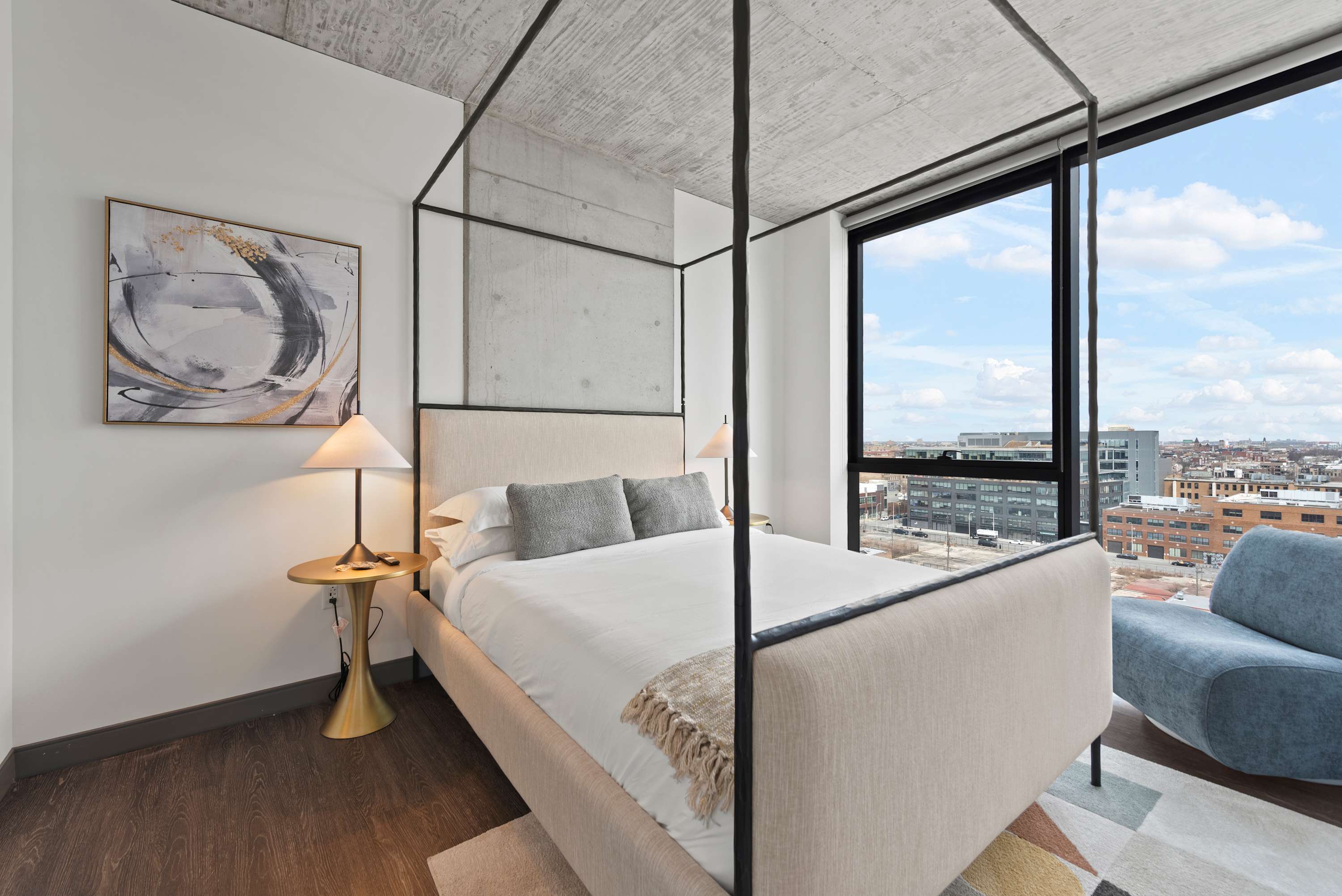 Skyline Views in 3BR Apartment w/ Top Amenities interior 3