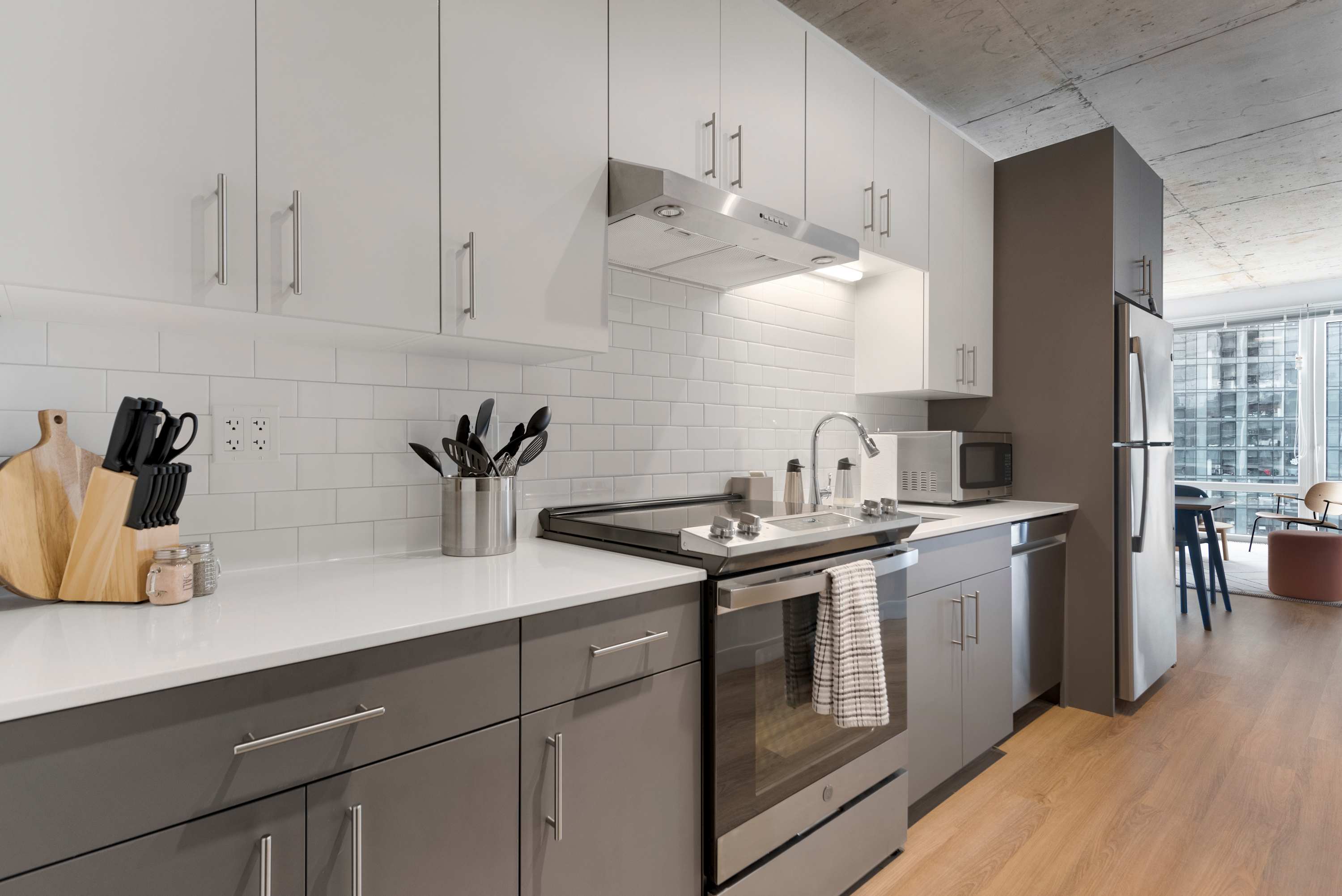 Group-Ready 4BR: Free Parking, Walkable interior 3