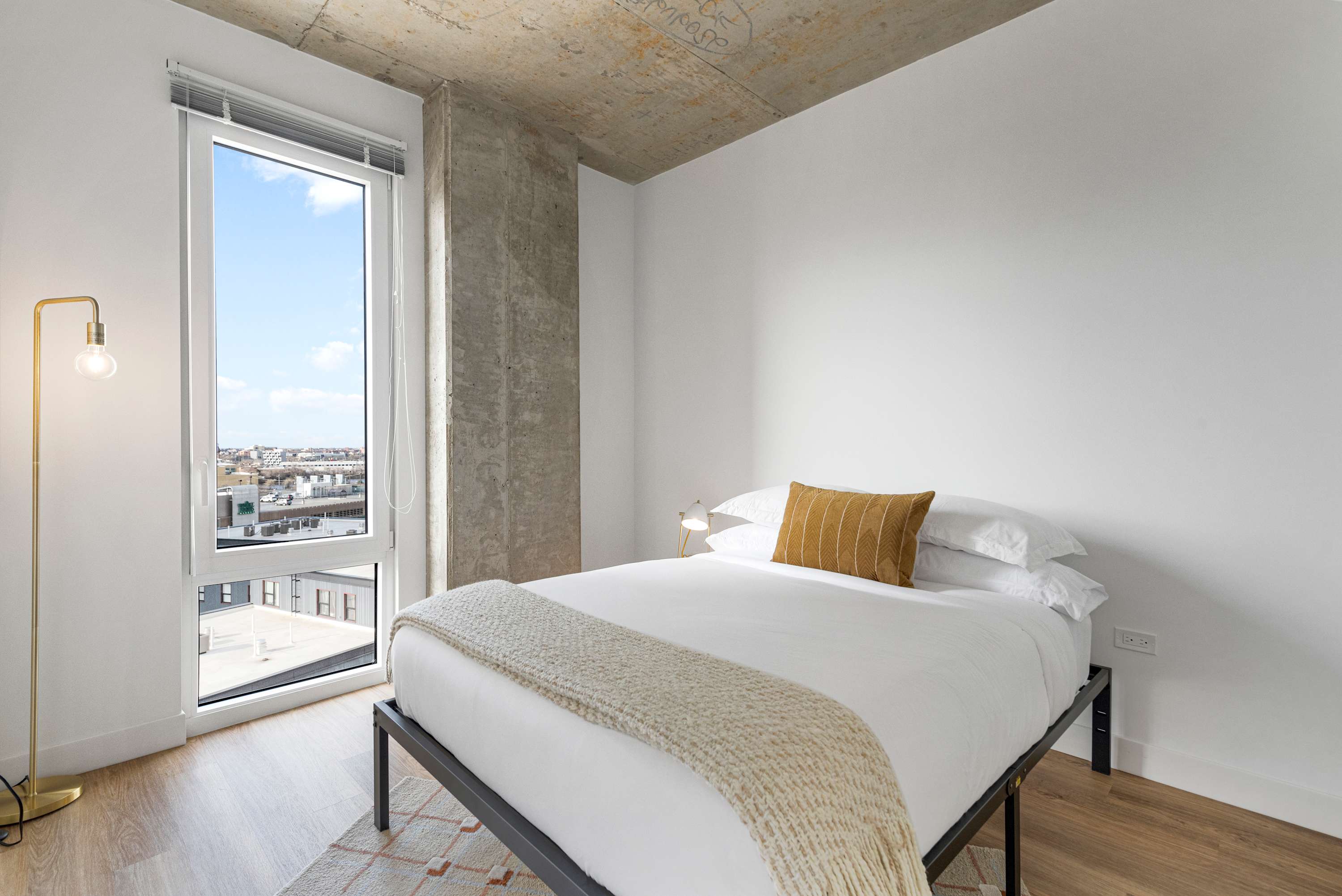 Group-Ready 4BR: Free Parking, Walkable interior 2