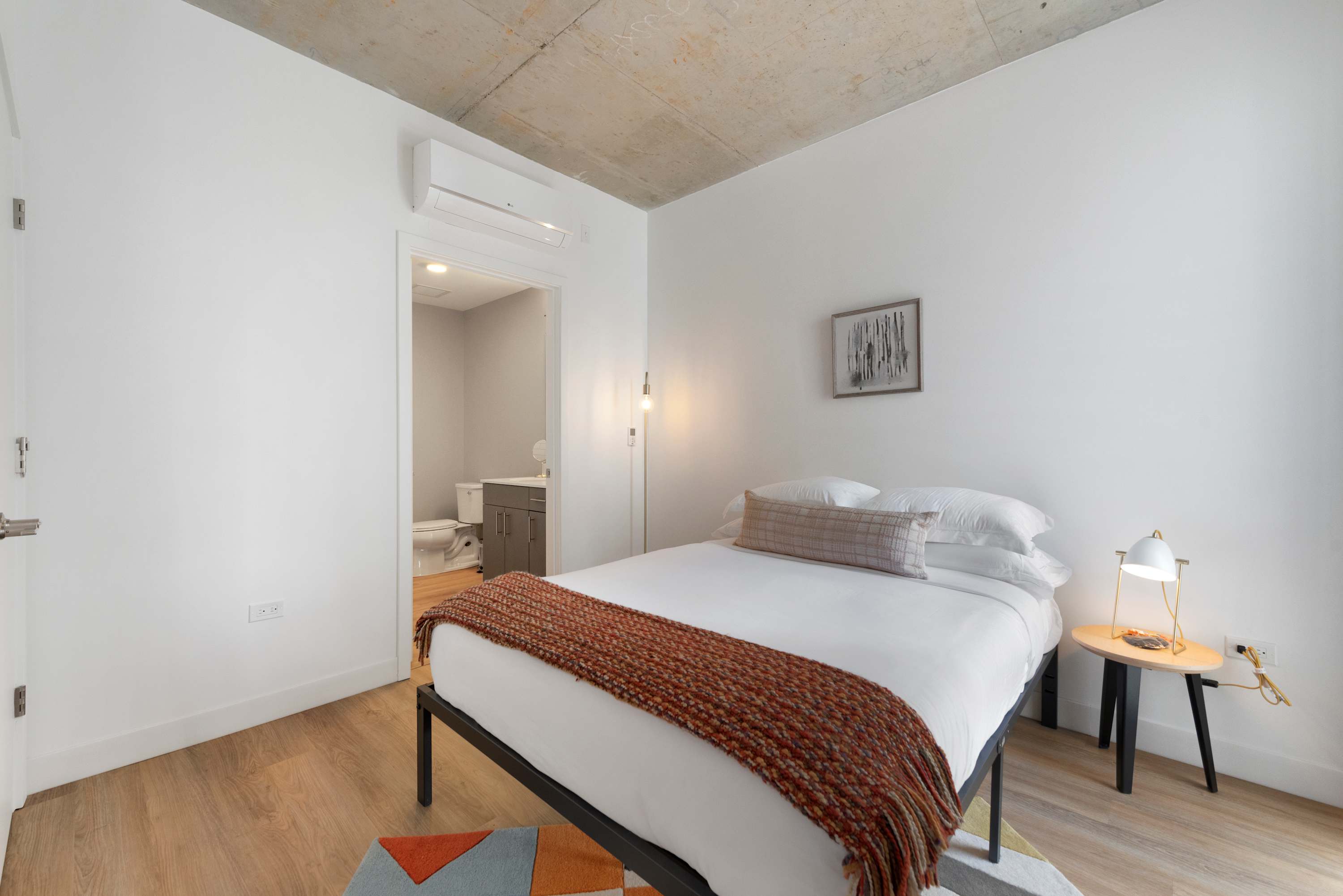 Near Theaters & Nightlife, Group Fun, Sleeps 8 interior 2