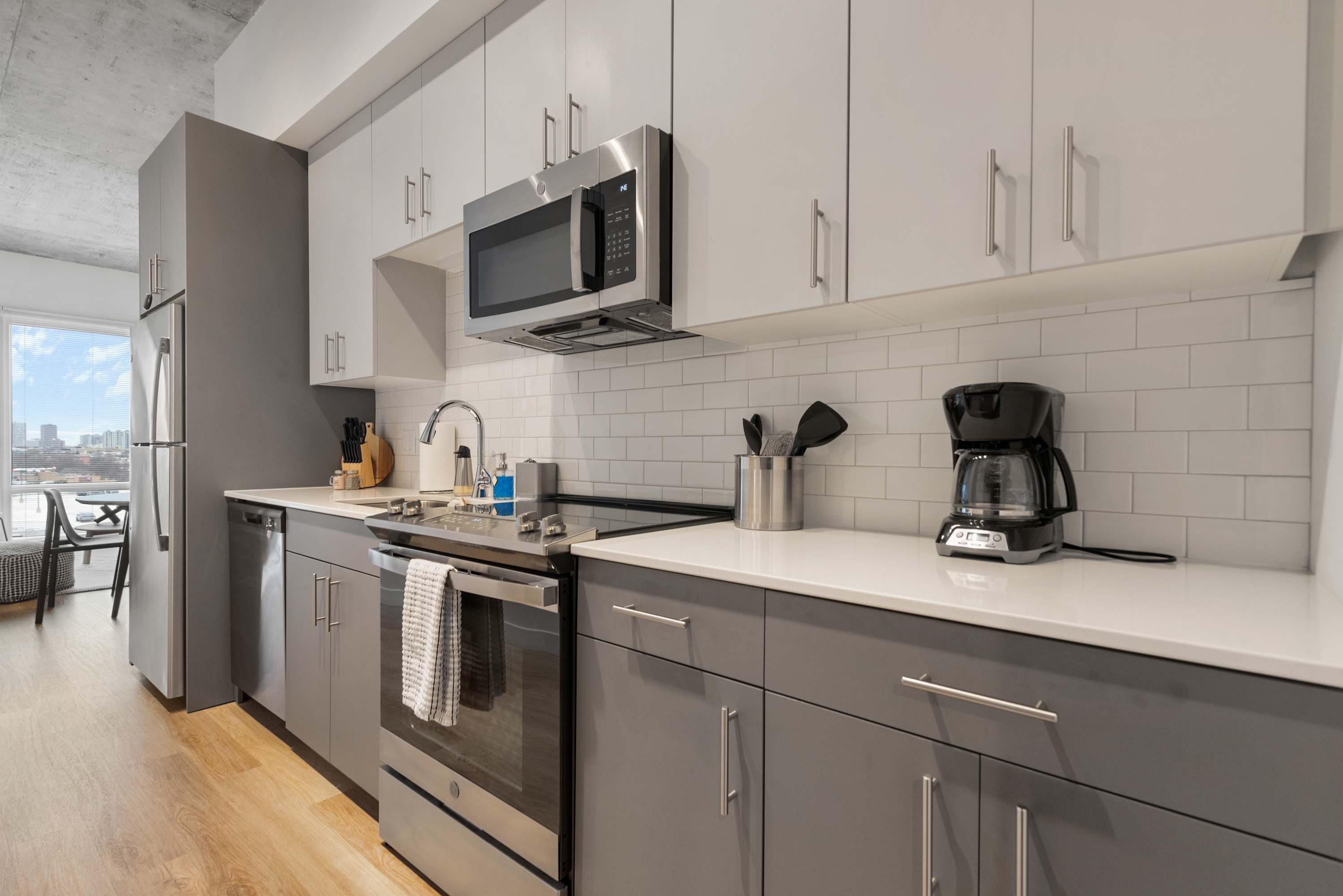 4BR Steps to "L", Explore City, For Groups interior 2