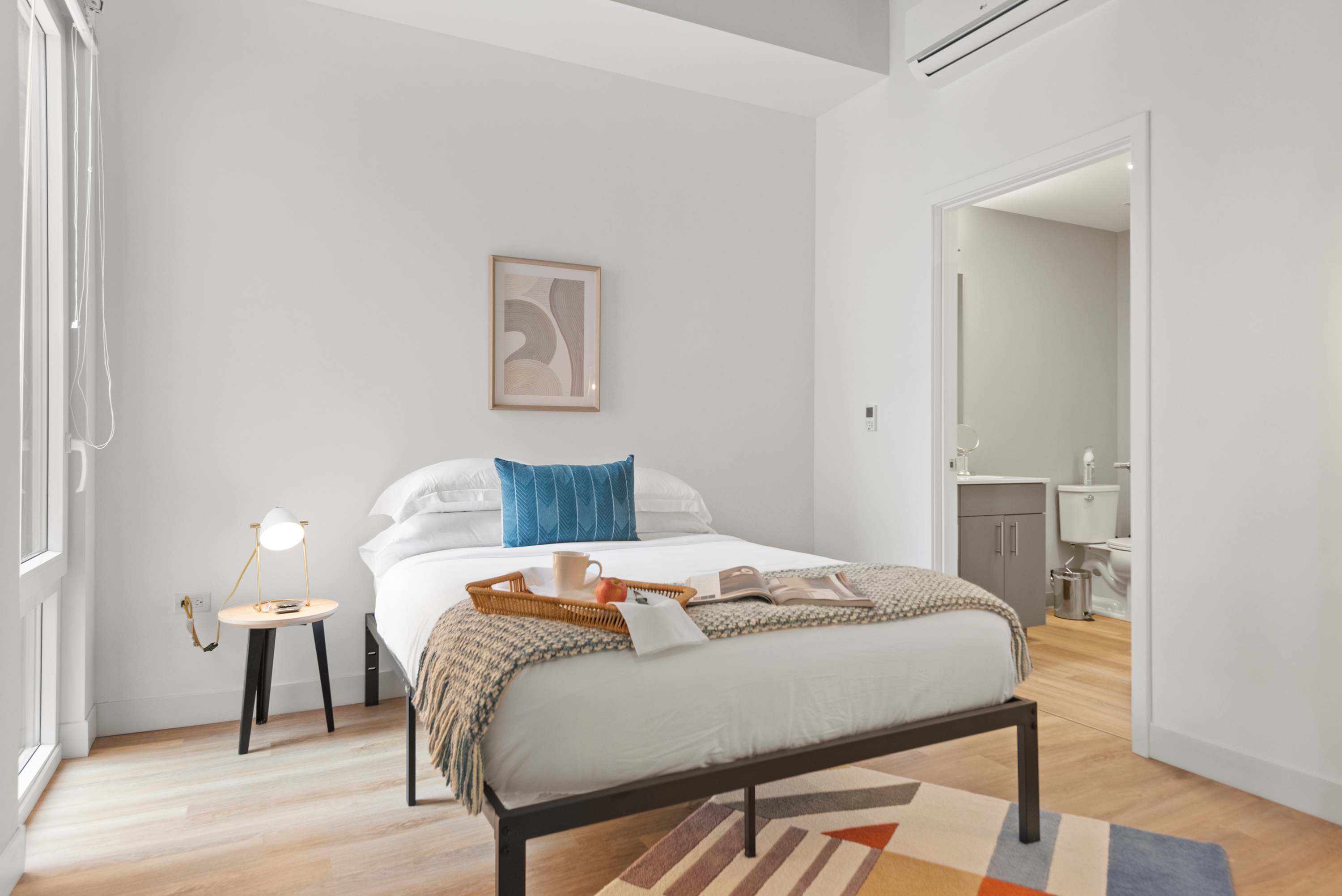 4BR w/ Free Parking + Easy City Access interior 2