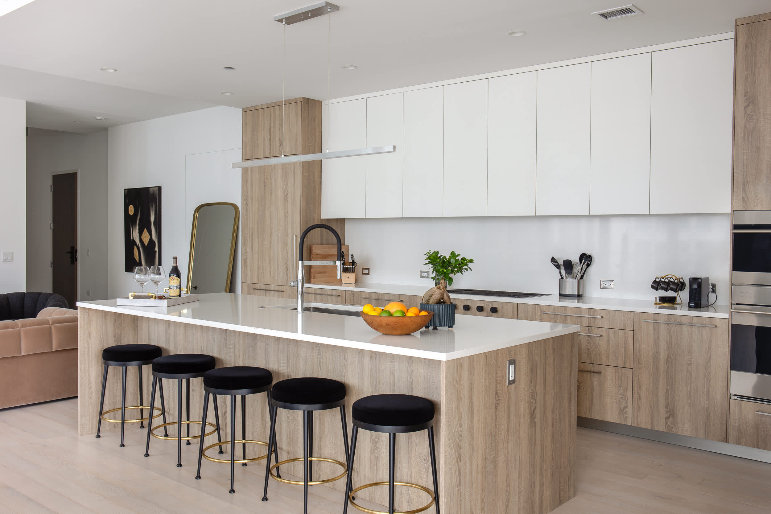 Luxury Penthouse: Iconic Views + Exclusive Comfort interior 3