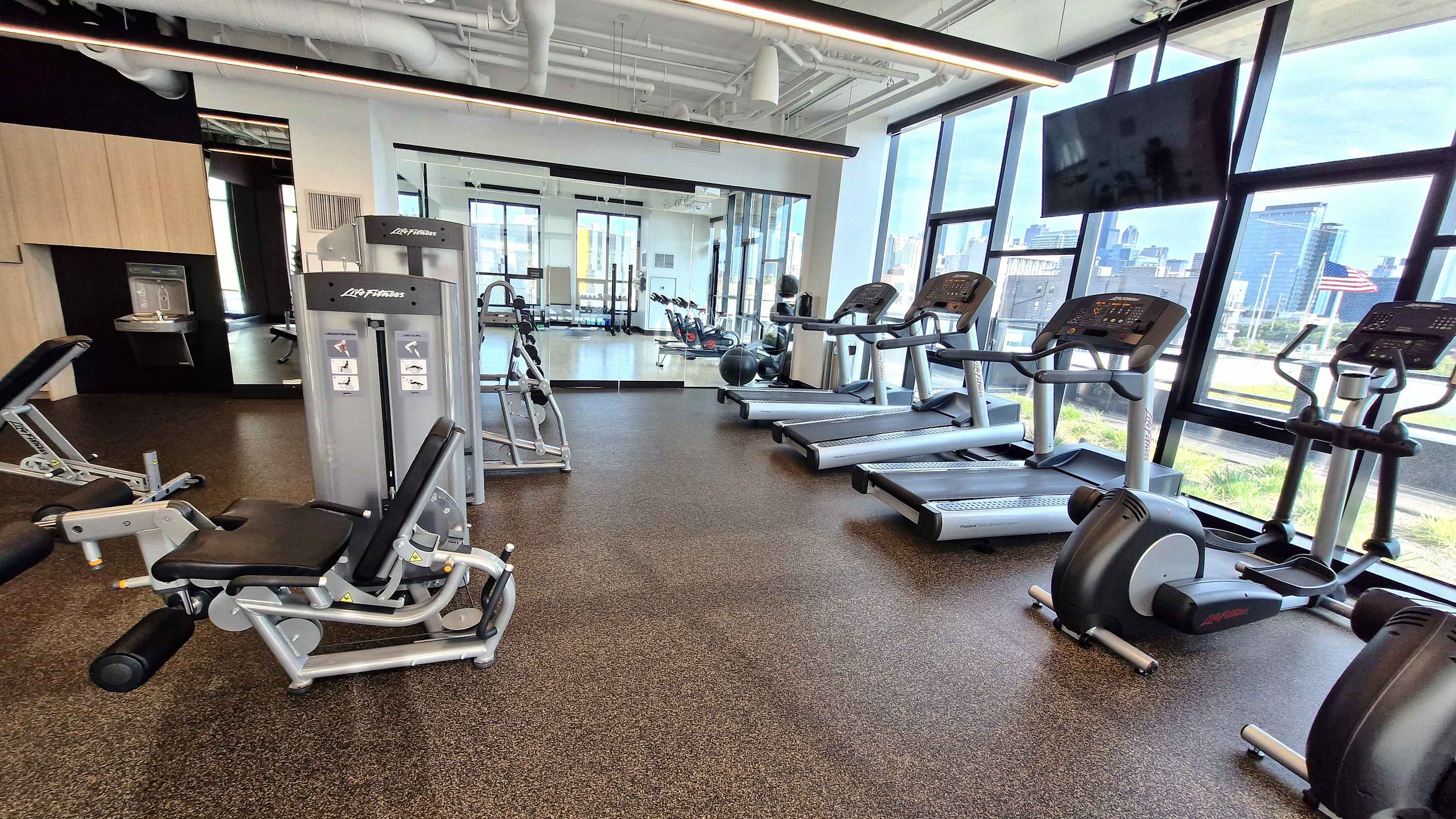 Luxe 1BR: Unmatched Views & Location interior 4
