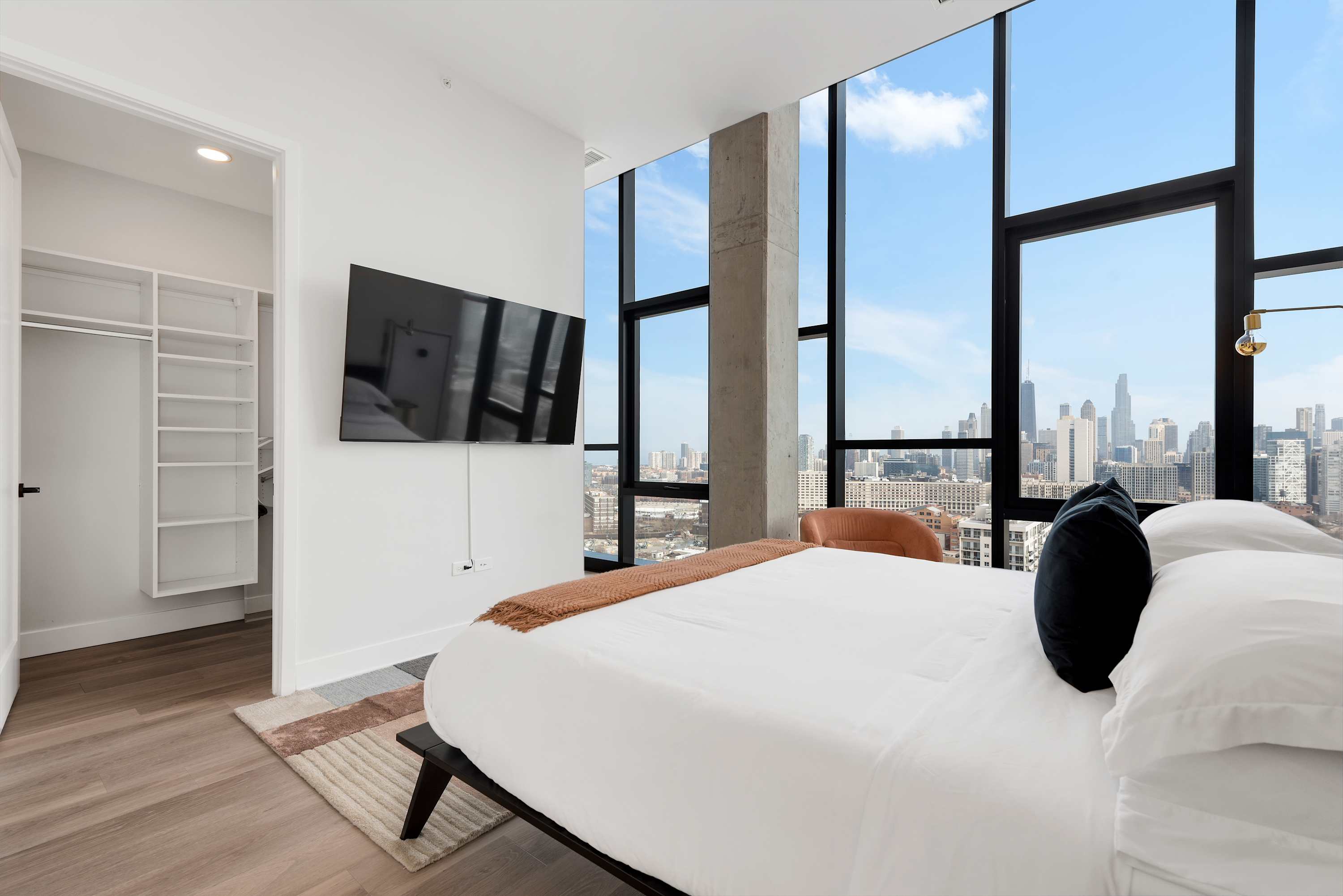 Skyline View Duo for Groups: Unmatched Luxury Stay interior 3