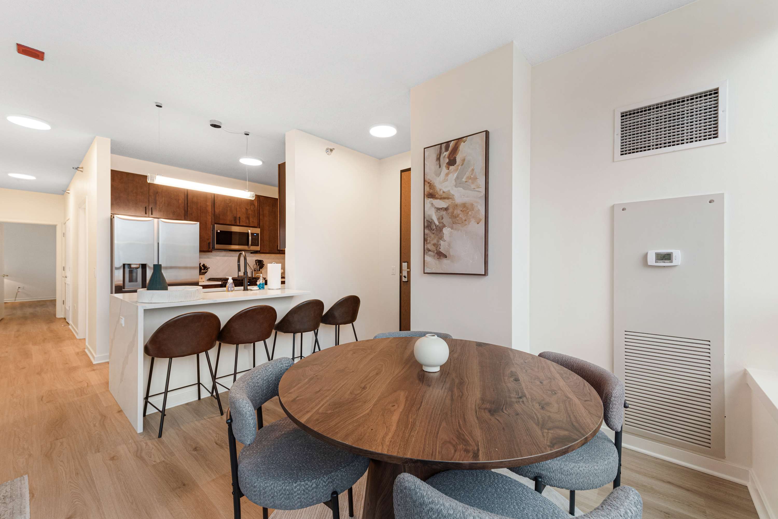 Brand-New West Loop 3BR + City Views for Families interior 2