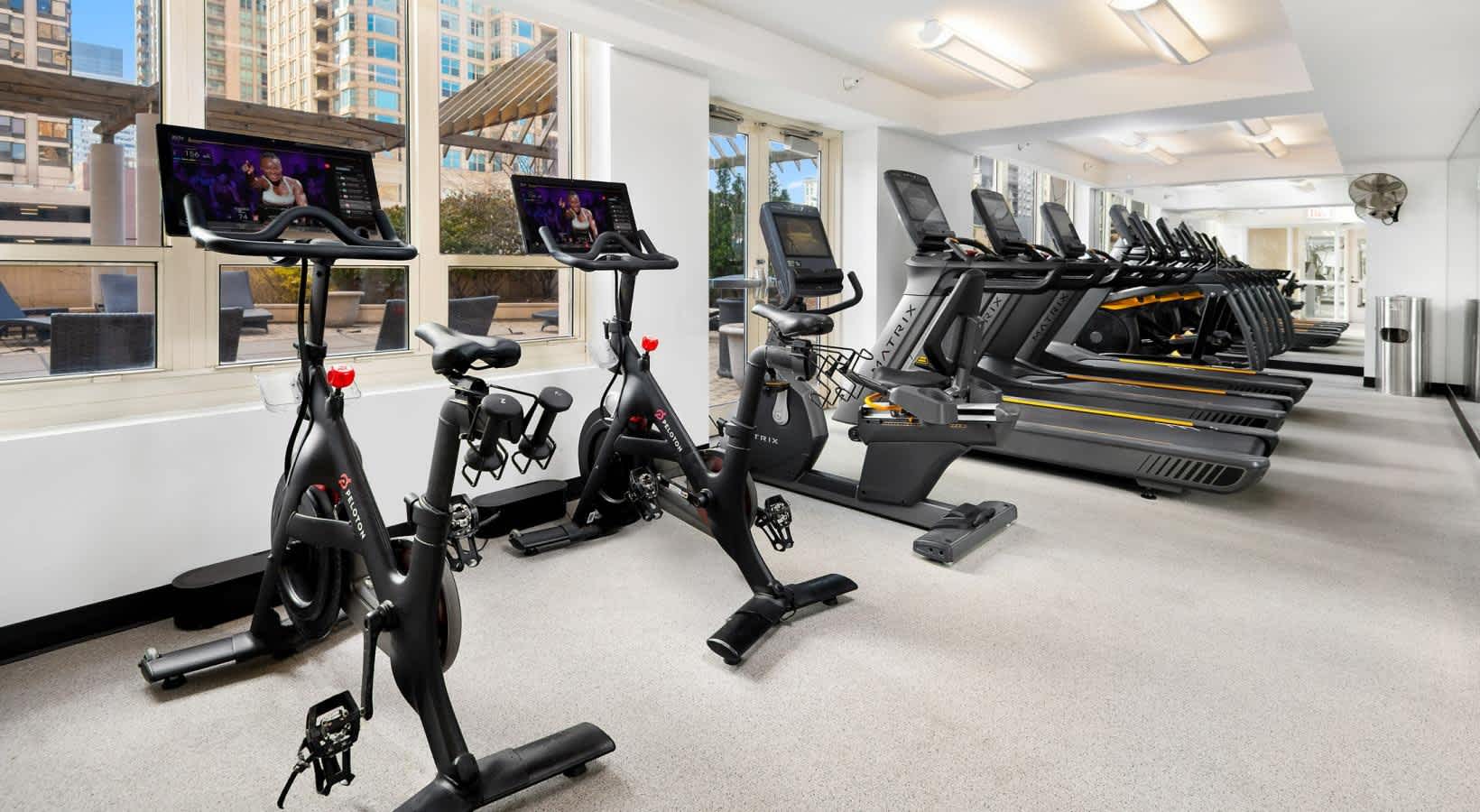 Elegant 2BR with Resort Amenities & City Views interior 4