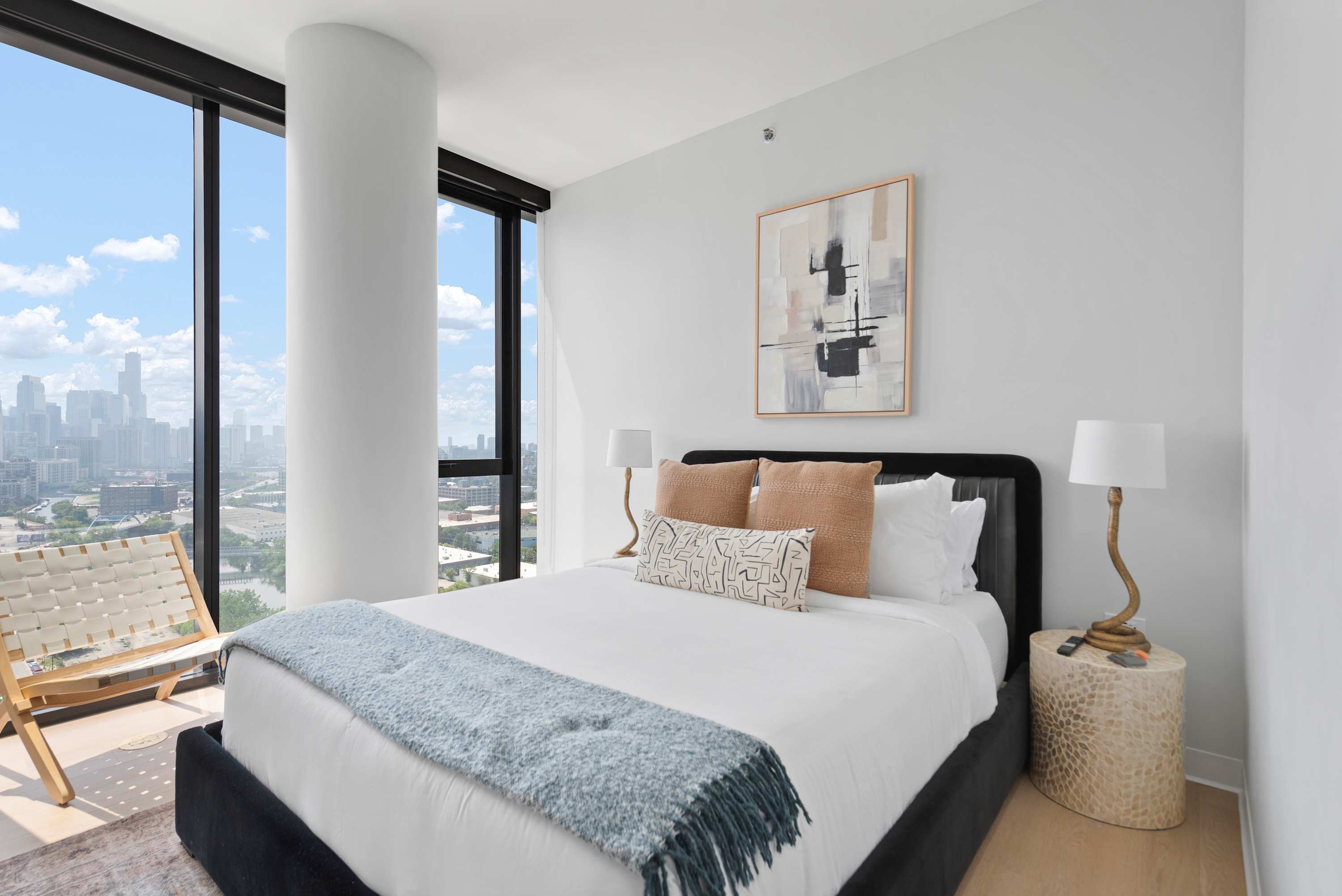 Premium 2BR Apartments in Lincoln Park interior 3