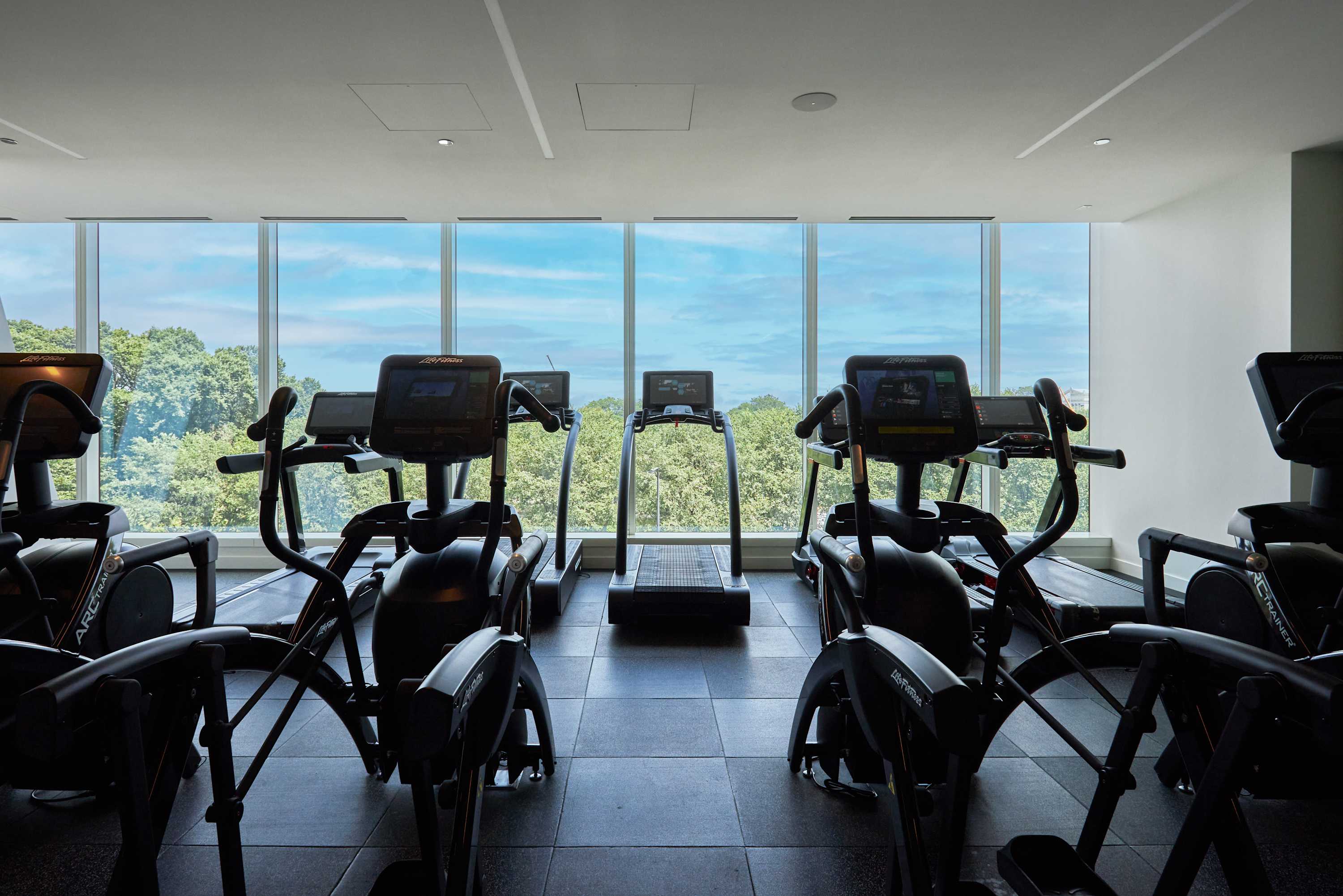 Premium Lake Views + Ideal for Group Getaways interior 3