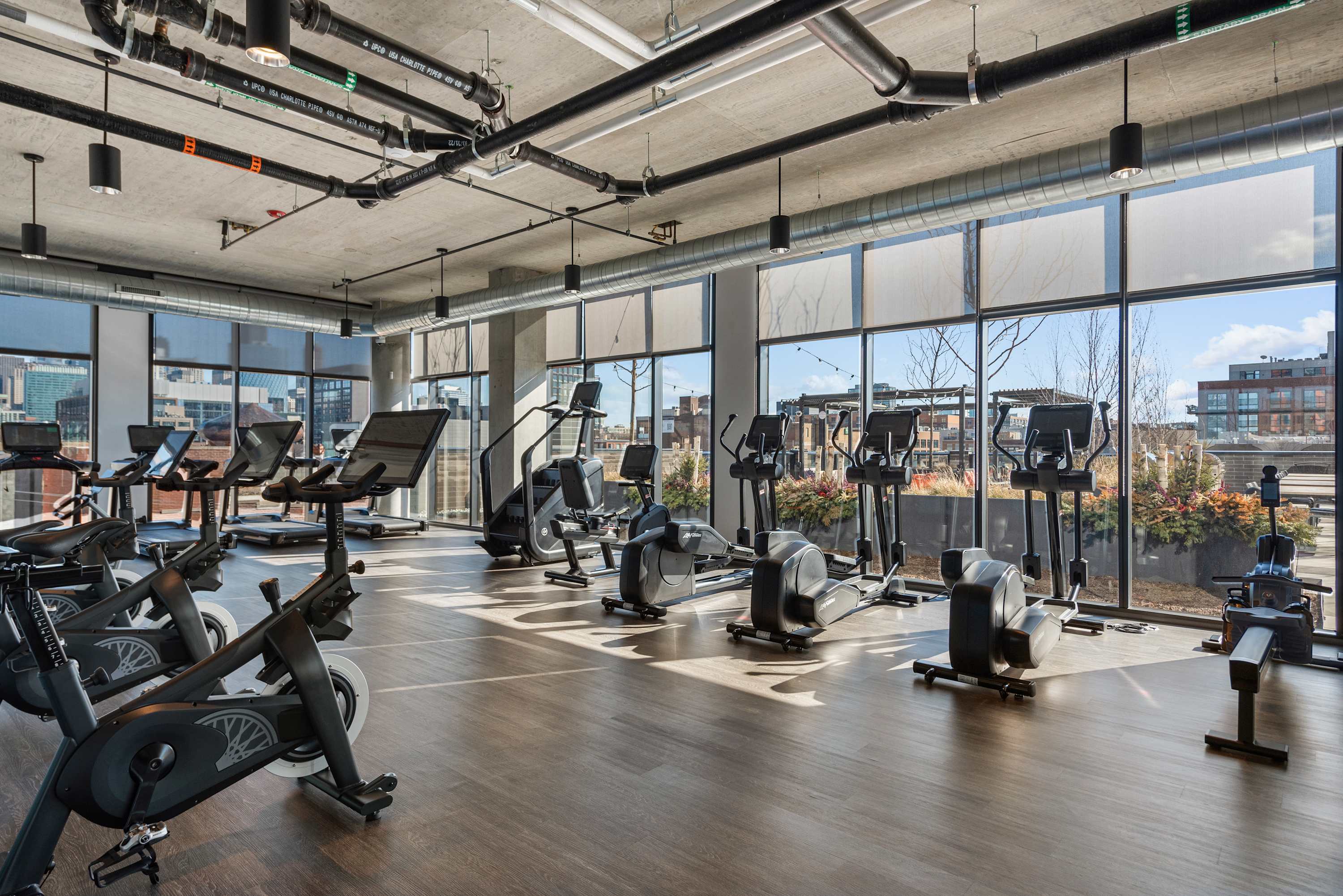 Exclusive Group Getaway in Vibrant West Loop interior 4