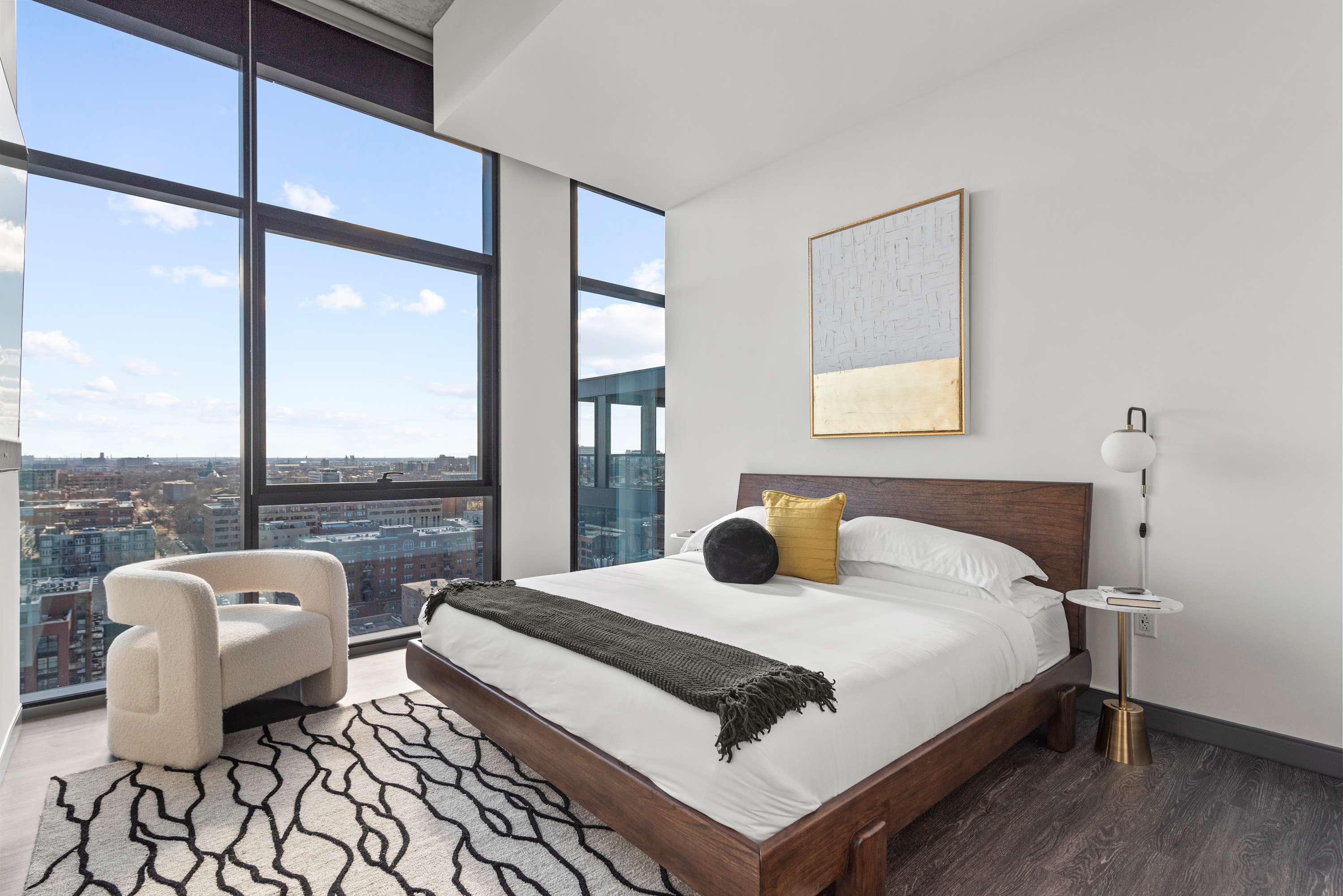 4BR Apt Same Floor Combo Group Stays Top Amenities interior 2