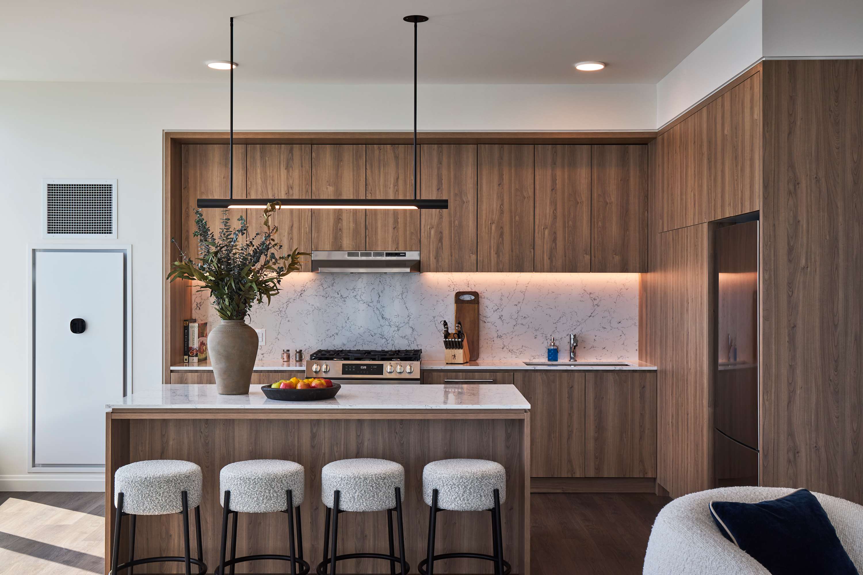 Front Row to the Lake & Skyline: Epic 60th Flr 3BR interior 3