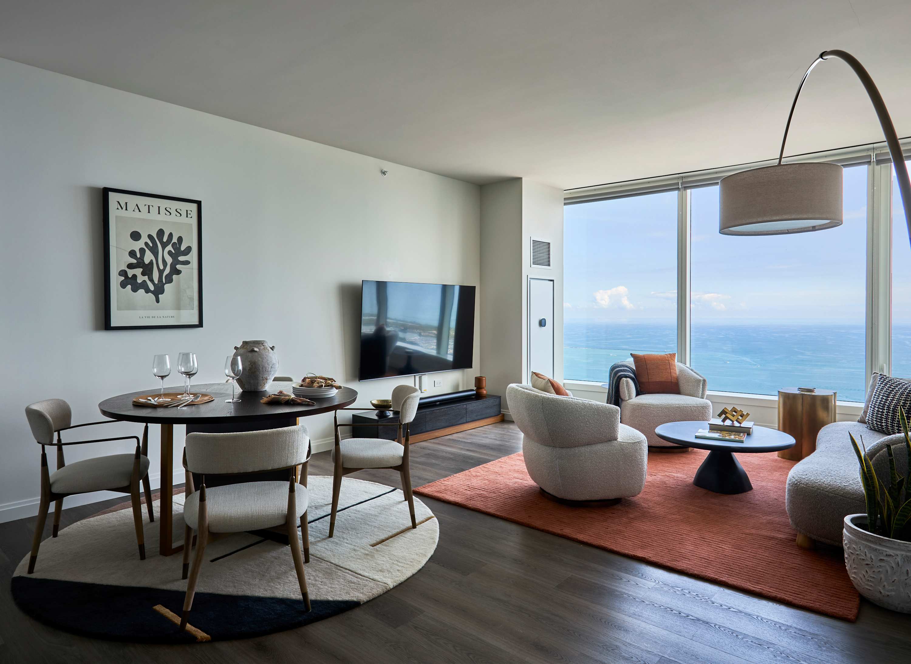60th Flr Lake Views, A Stay Above It All, Sleeps 5