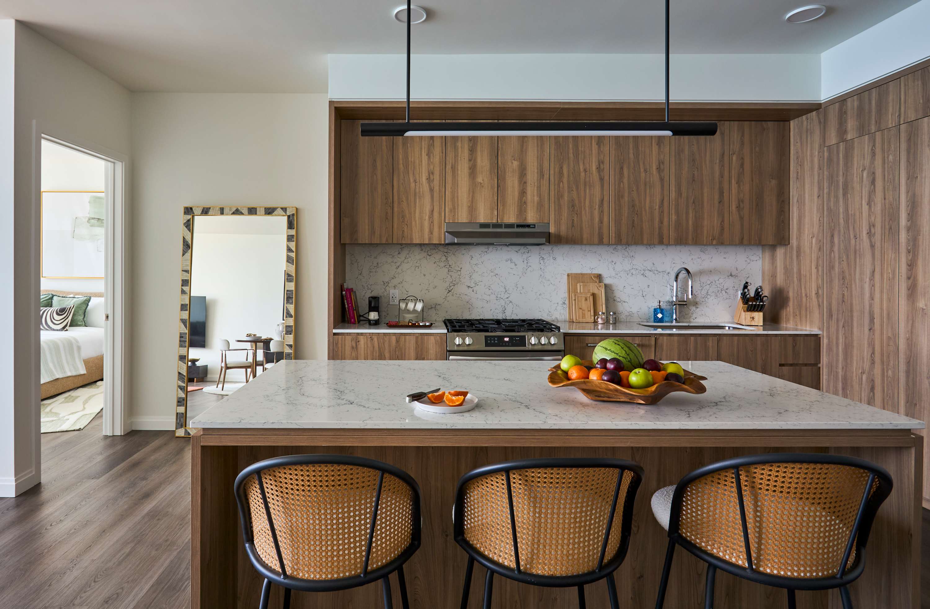 60th Flr Lake Views, A Stay Above It All, Sleeps 5 interior 3