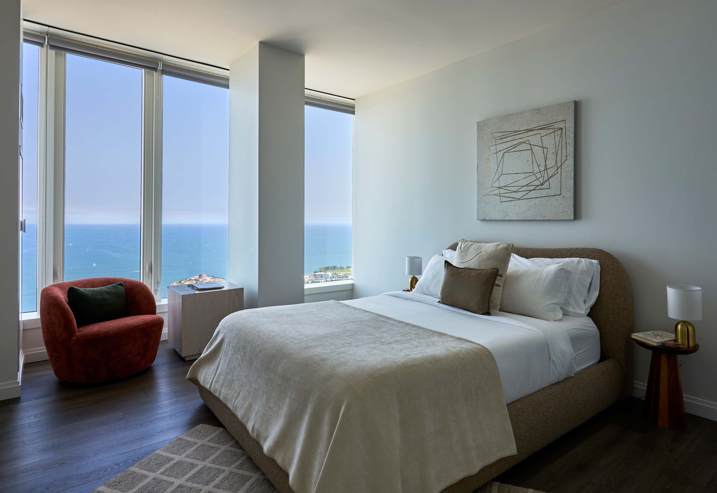 Luxe 67th Flr 2BR: Endless Lake Views, Top Skydeck interior 3