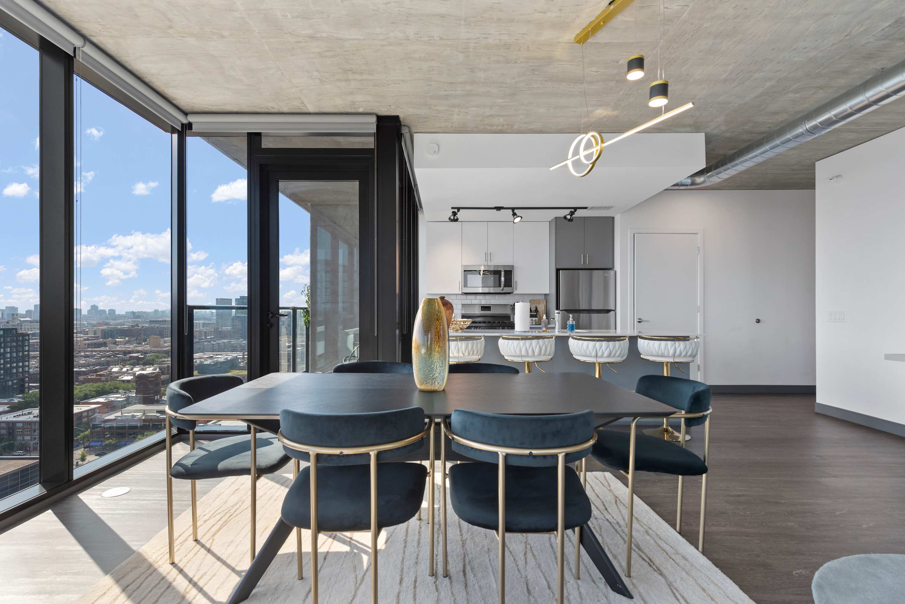 Top-Floor Oasis: 2BR in Heart of Fulton Market interior 2
