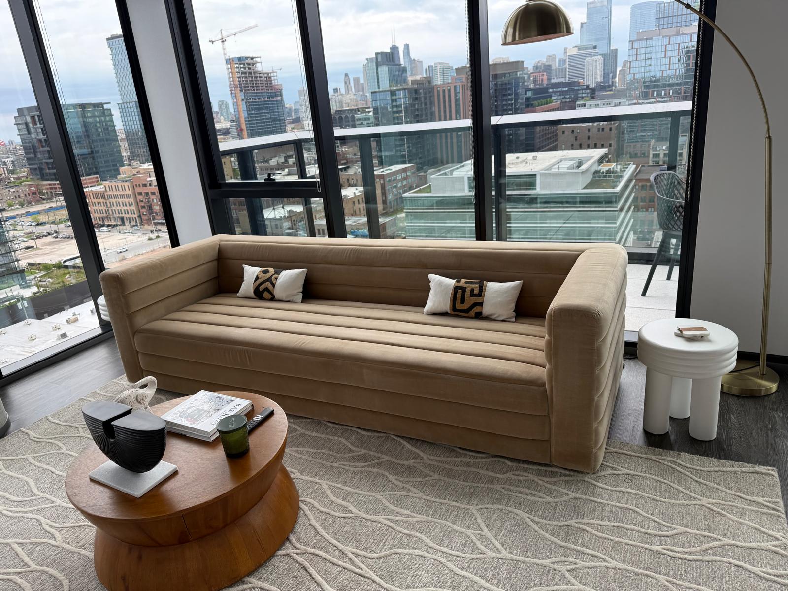 Stylish 2BR Retreat in Fulton Market for Getaways interior 2