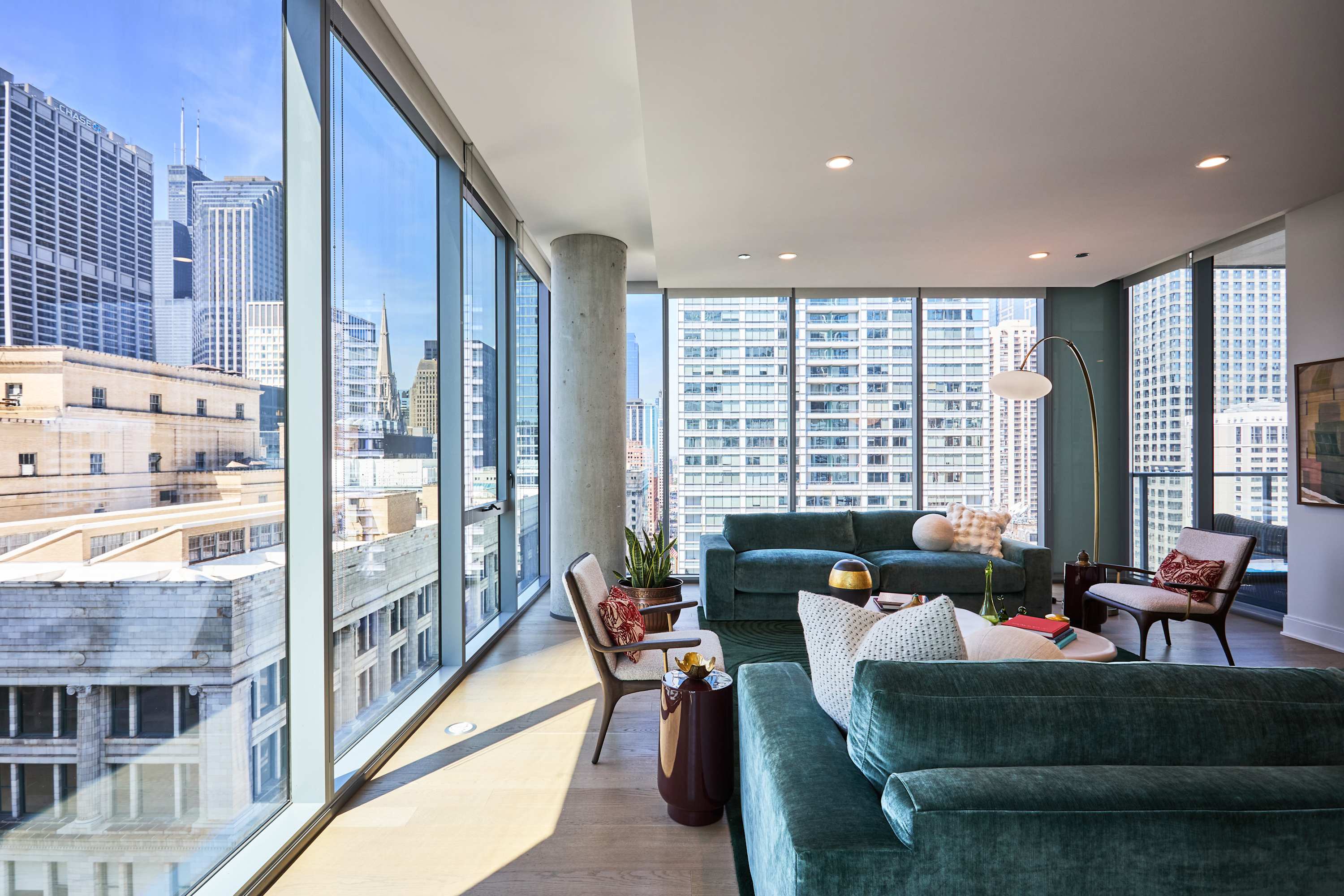 Luxury PH: Panoramic Views + Prime Location interior 3