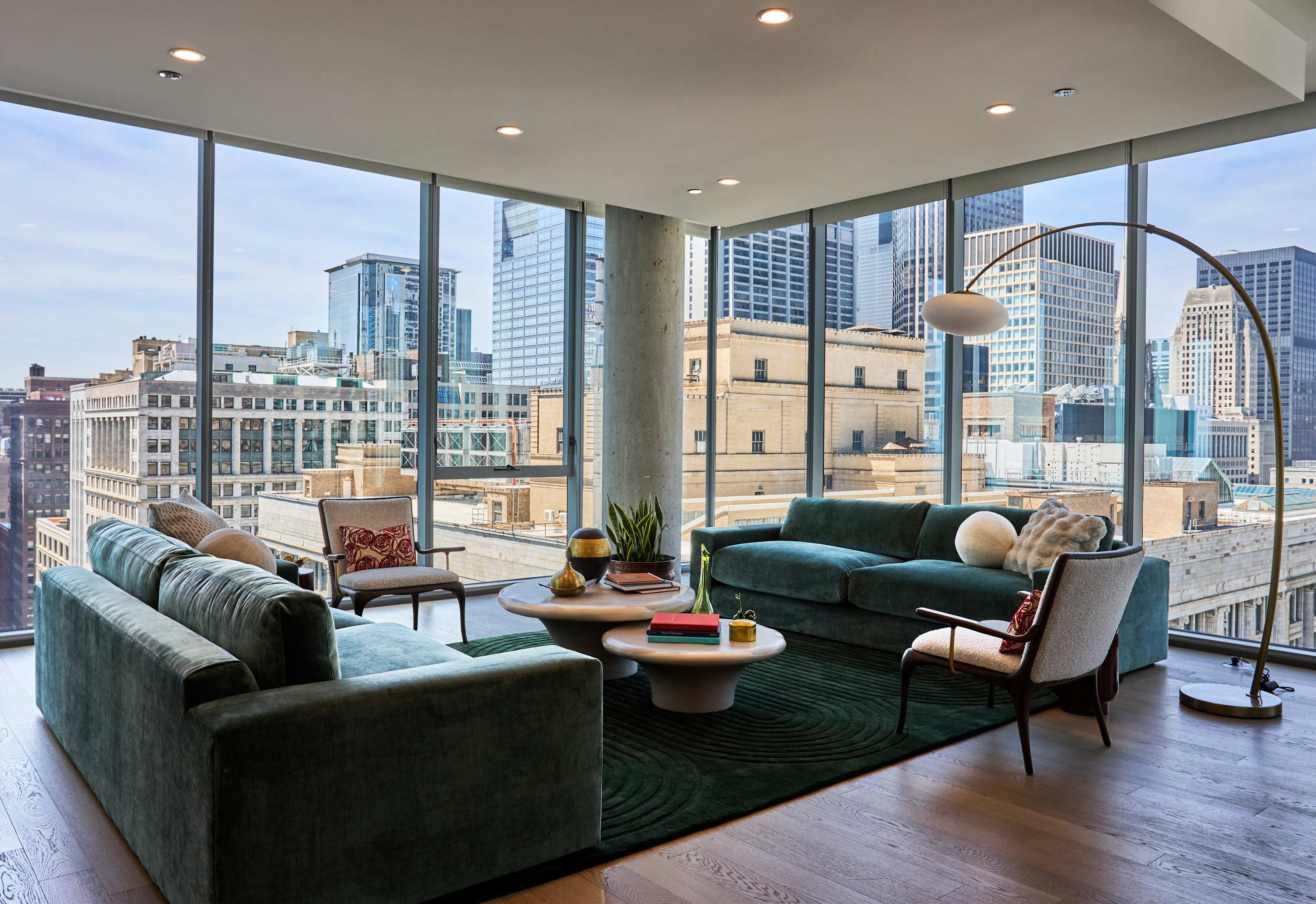 Luxury PH: Panoramic Views + Prime Location interior 4