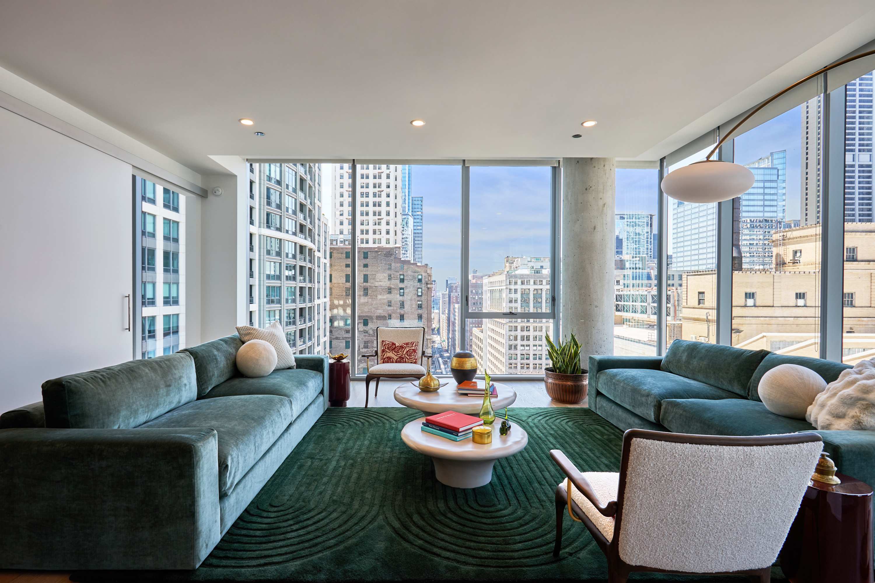Luxury PH: Panoramic Views + Prime Location interior 5