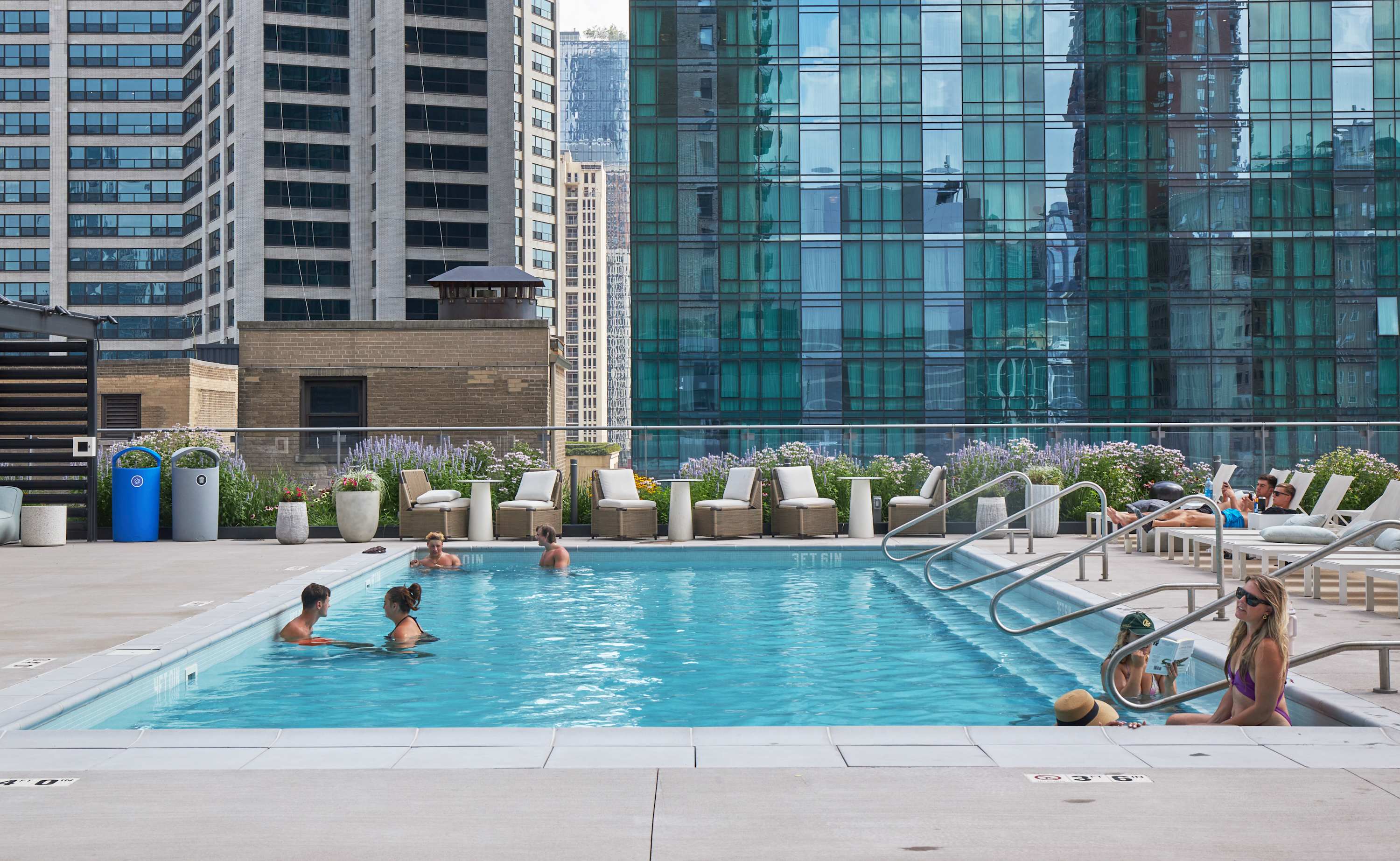 2,109 Sq Ft Sky Suite | 62nd Fl | Lake Views interior 2