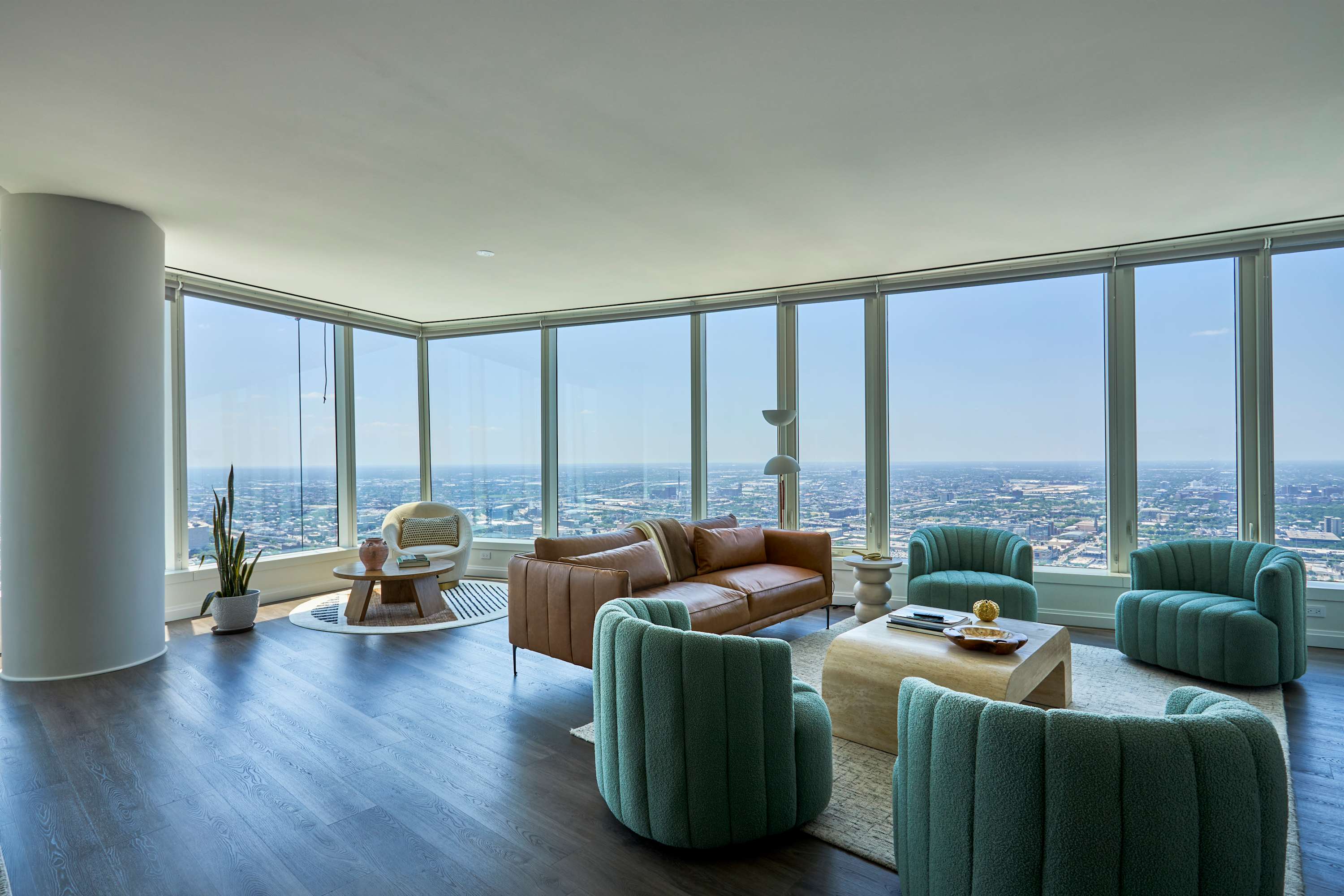 2,109 Sq Ft Sky Suite | 62nd Fl | Lake Views