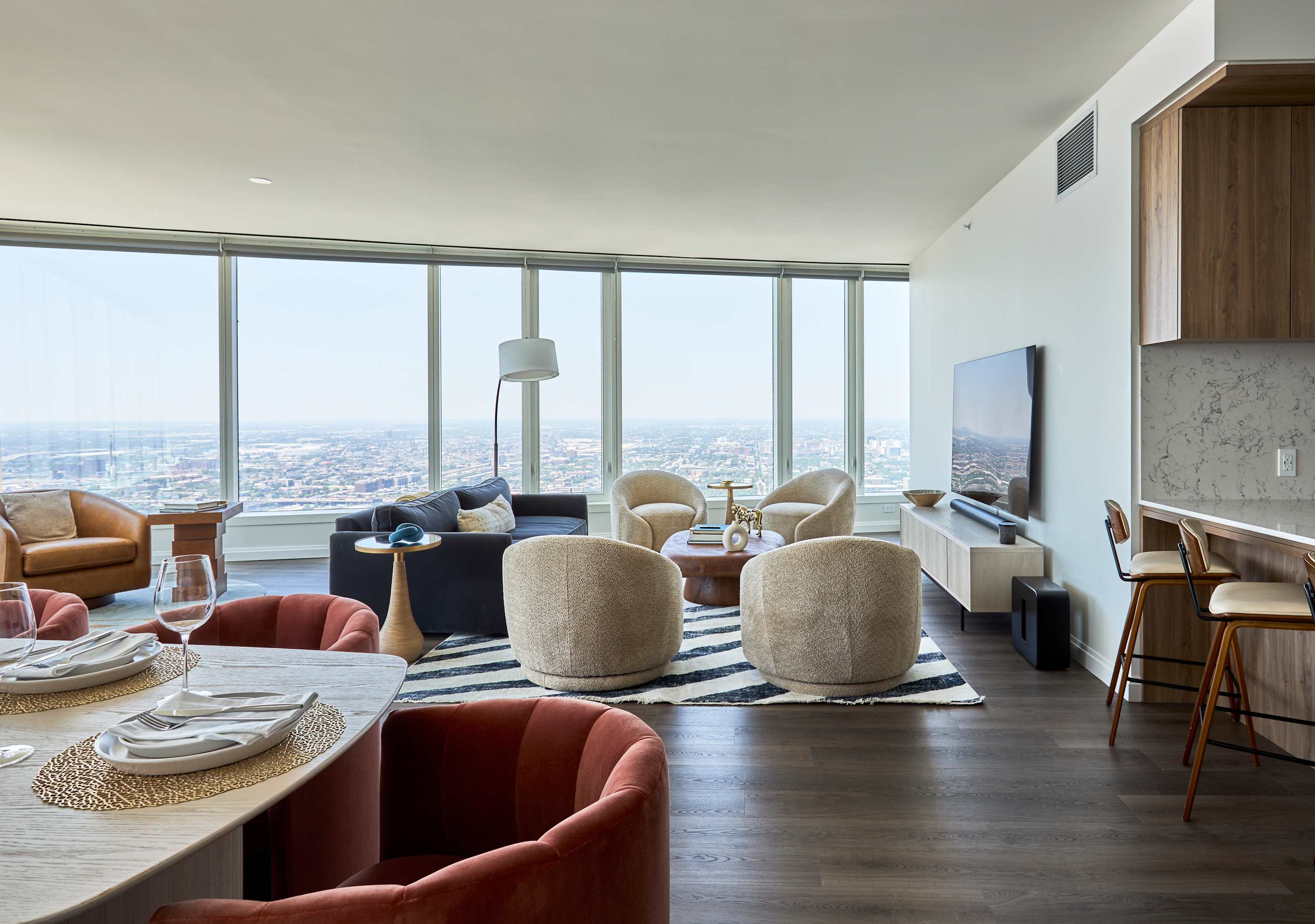 The Horizon | 3BR PH, 63rd Fl, Top Sky Deck interior 3