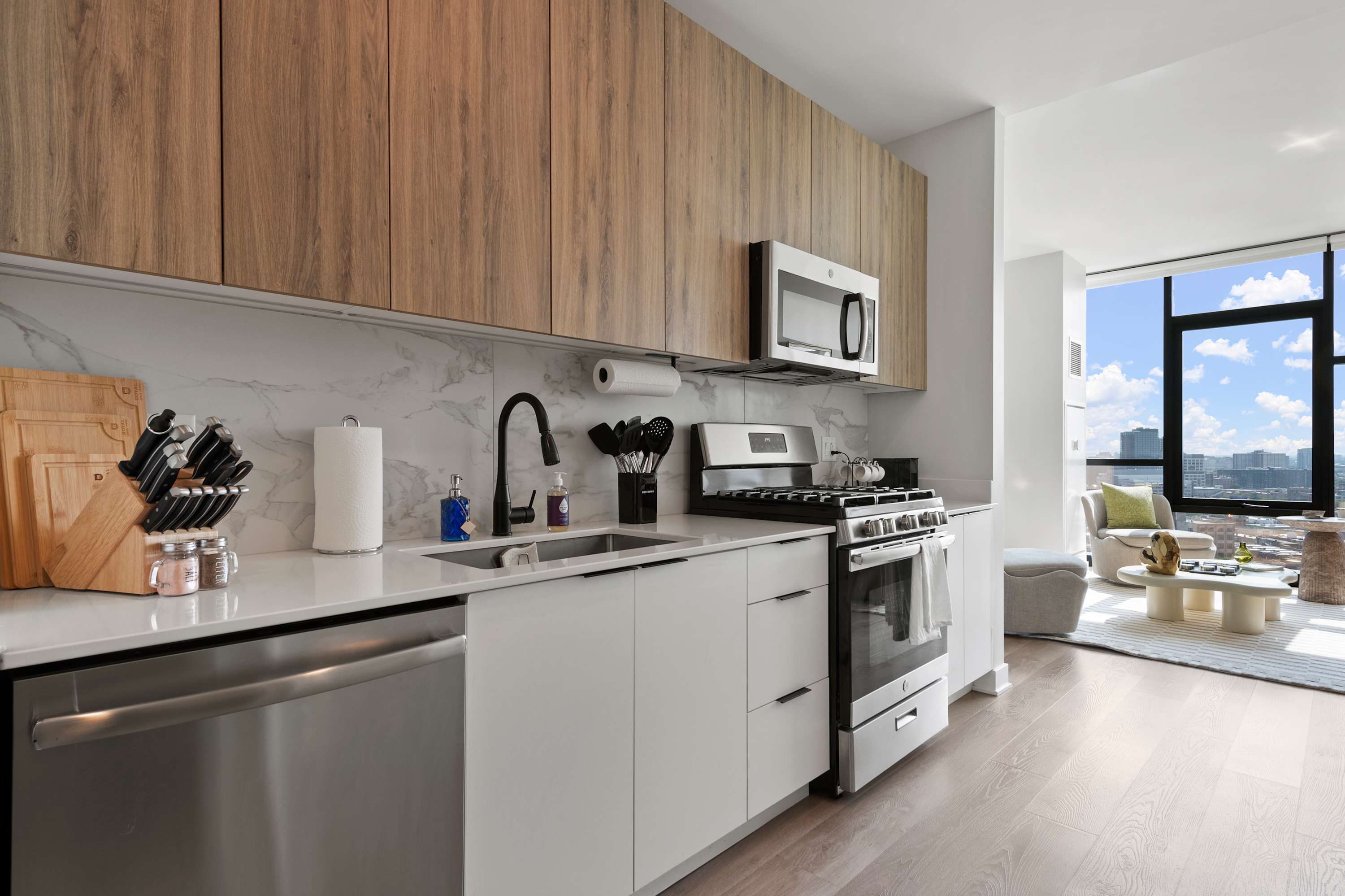 Family Stay in River West · 3BR/3BA · Sleeps 7