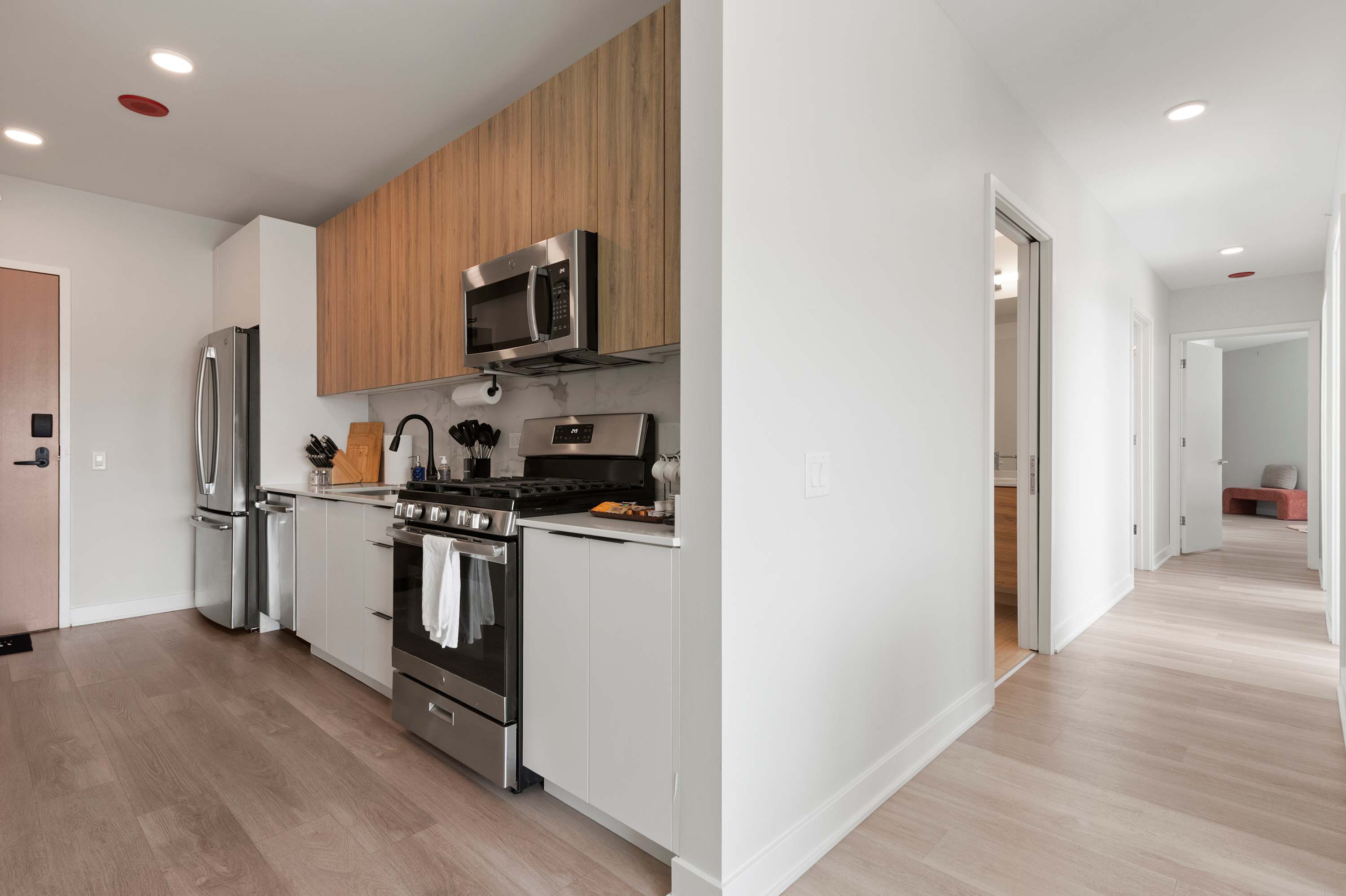 Family Stay in River West · 3BR/3BA · Sleeps 7 interior 3