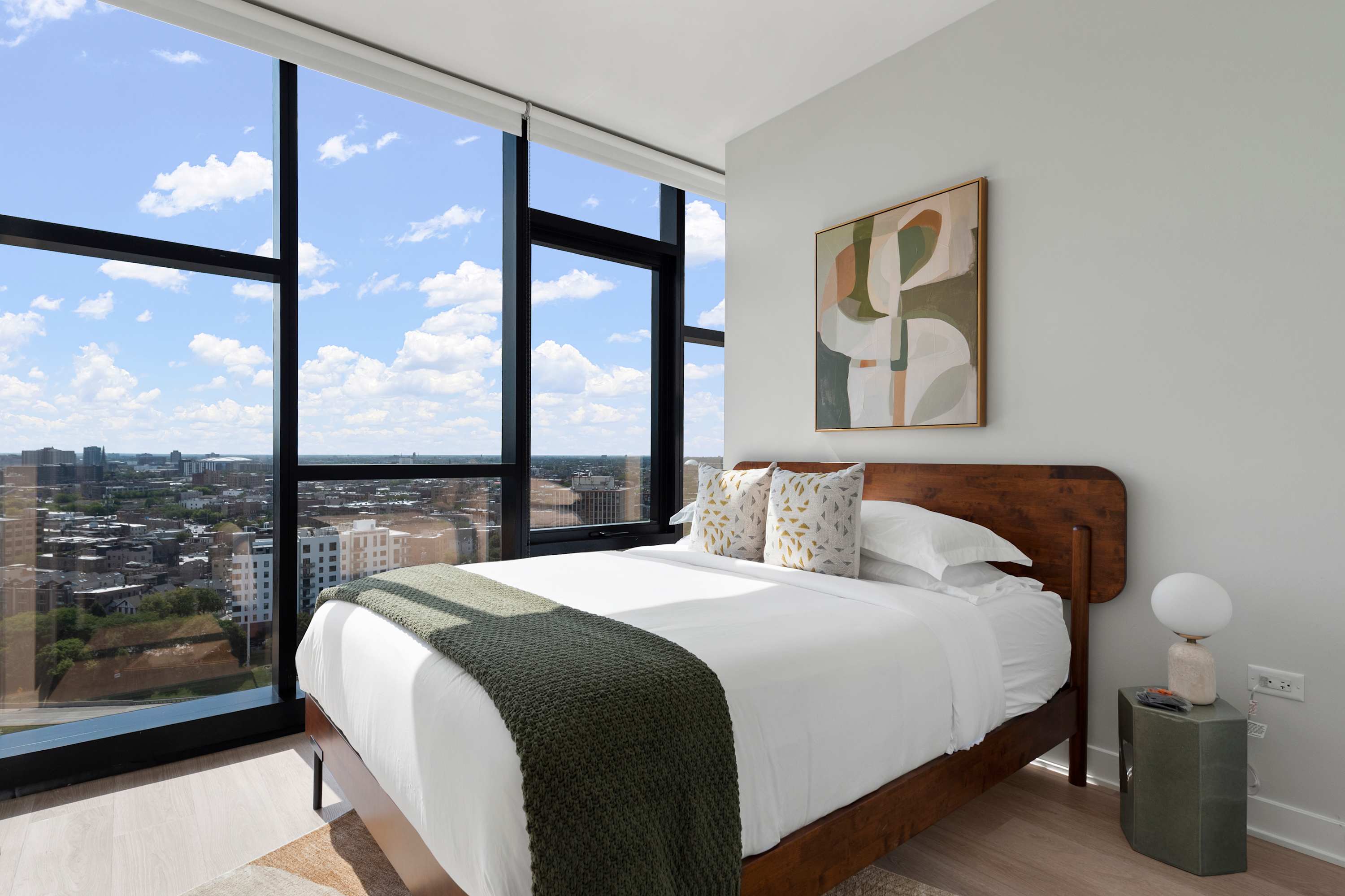 Group Weekend in River West · 3 Queens · Sleeps 7 interior 5