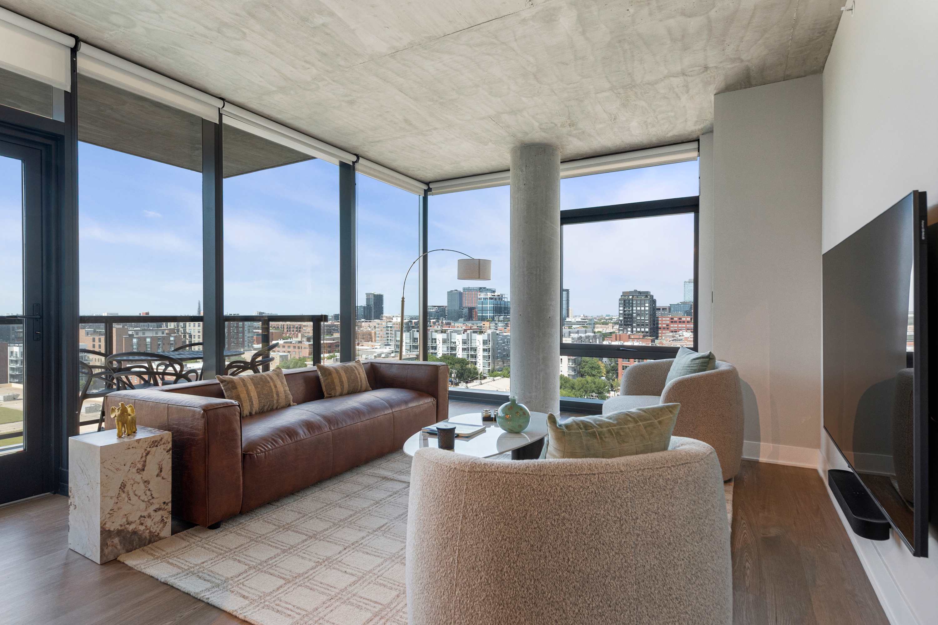 Balcony Loft · West Loop 2BR Sleeps 5 interior 5
