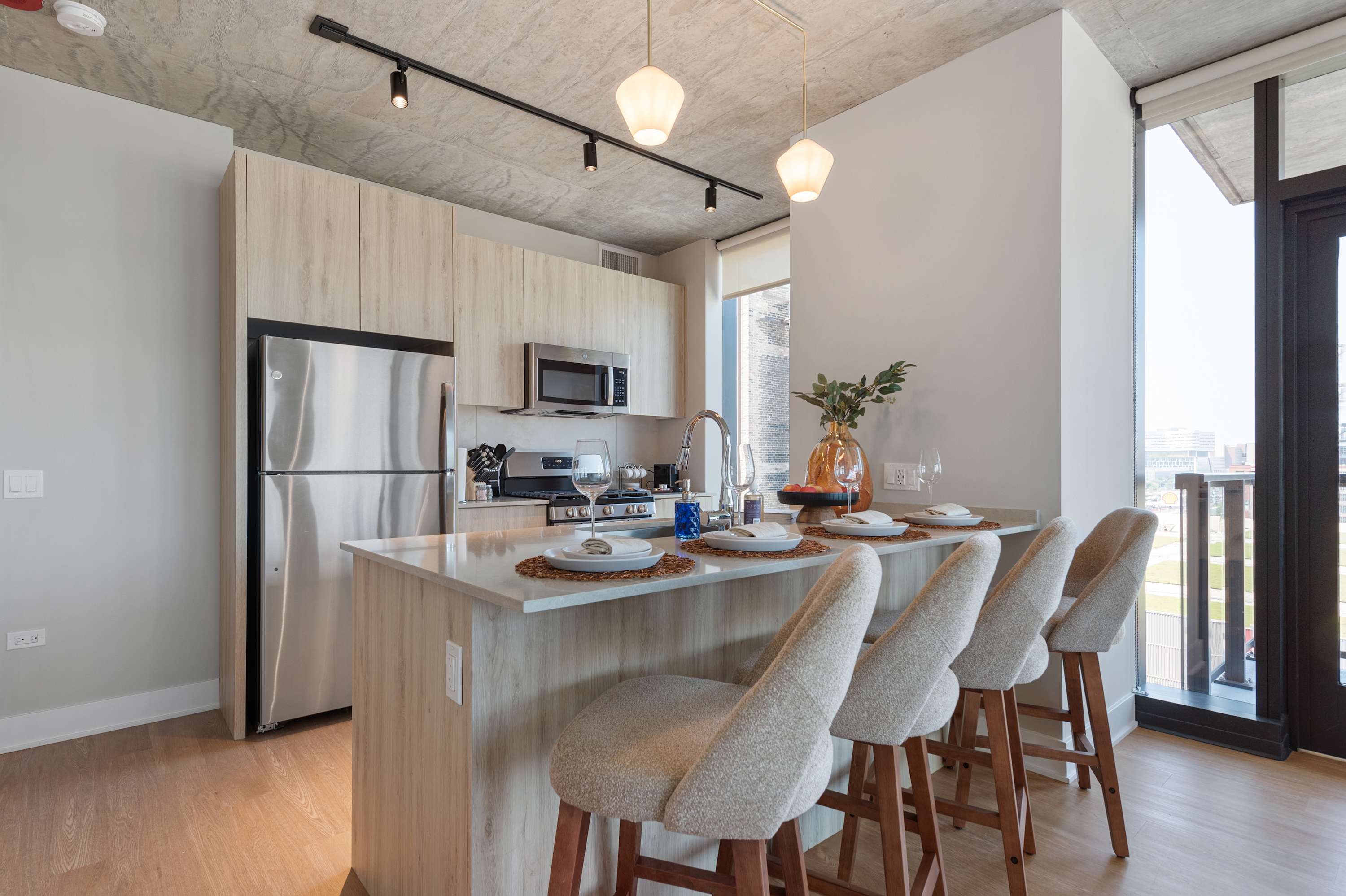 Fulton Walk Balcony · West Loop 2BR Sleeps 5 interior 3