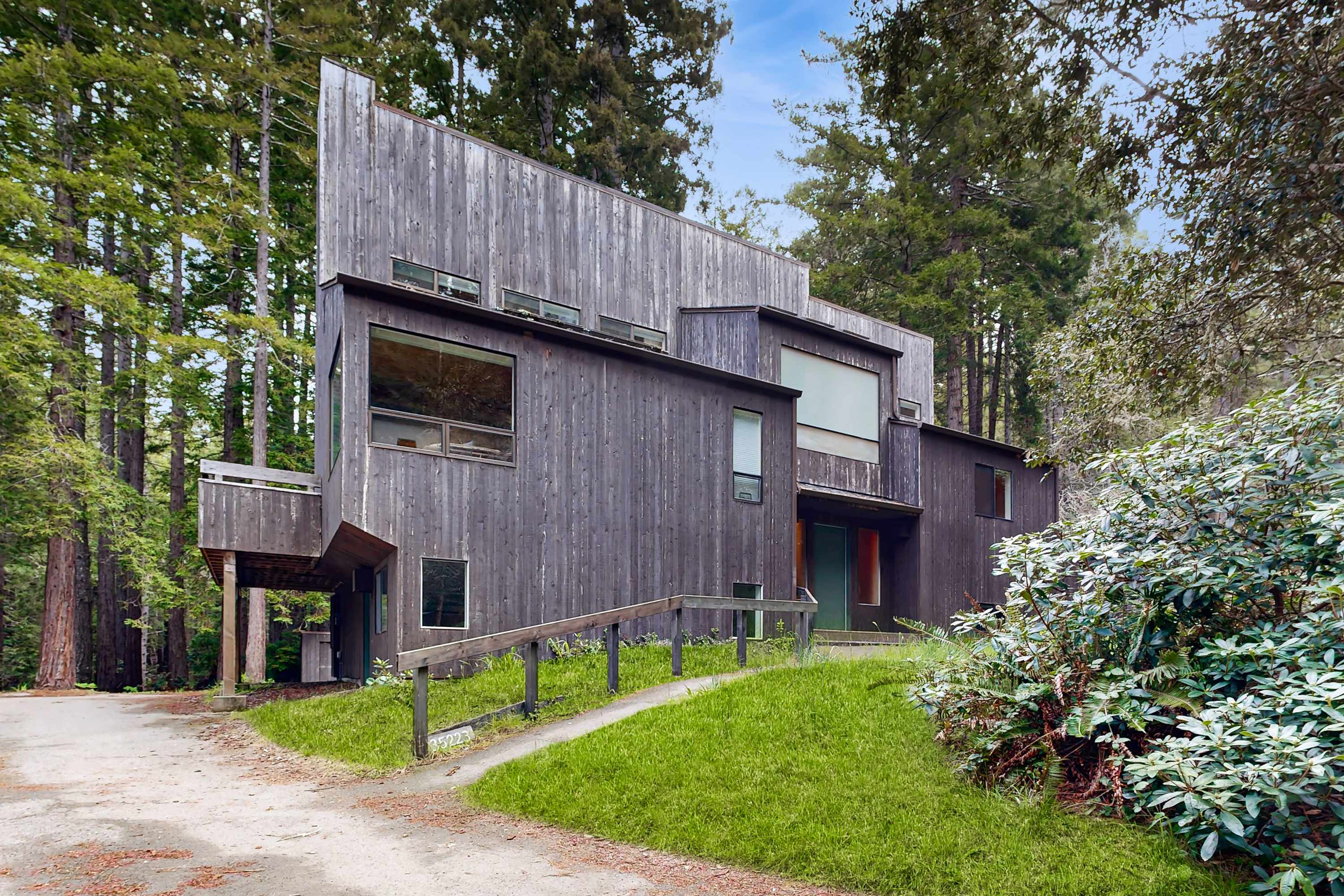 Nestled among the trees, this stunning tree house invites you to experience the tranquil beauty of Sea Ranch, just moments from breathtaking ocean views.