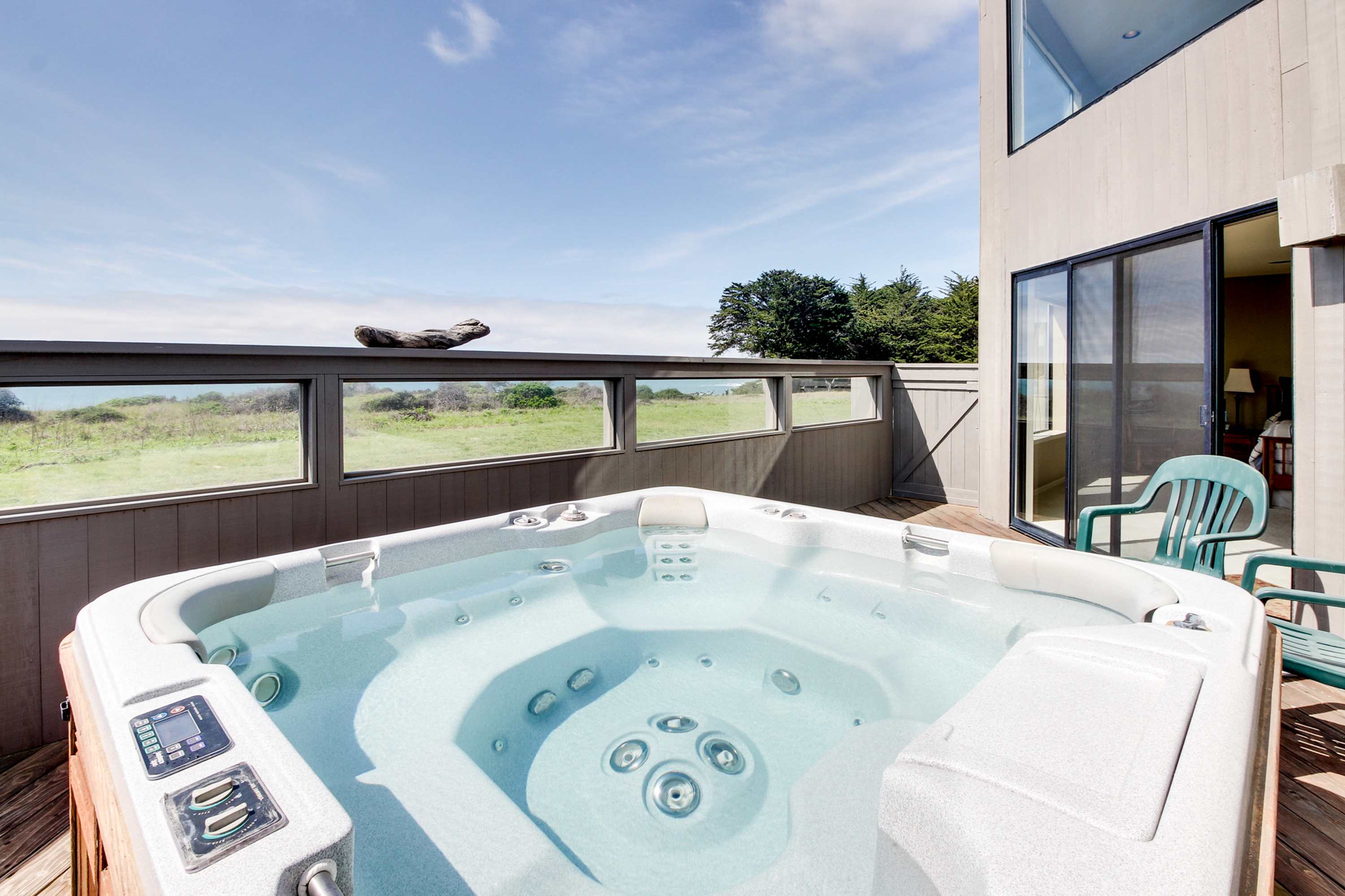 Soak in the private hot tub, where you can unwind under the open sky while taking in the ocean's beauty and the soothing sounds of nature.