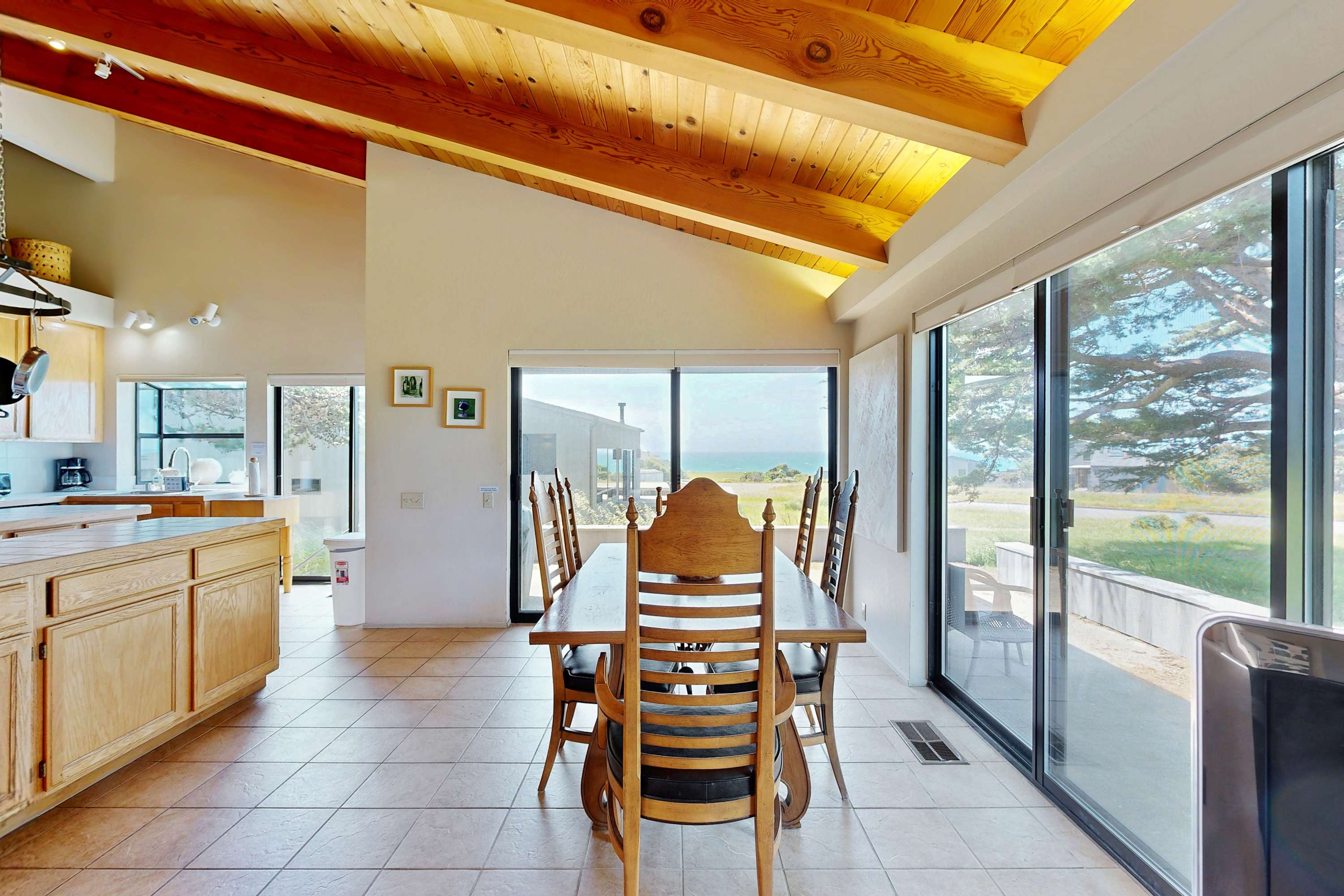 Share meals and laughter at the dining table, where every meal can be accompanied by stunning views of the outdoors.