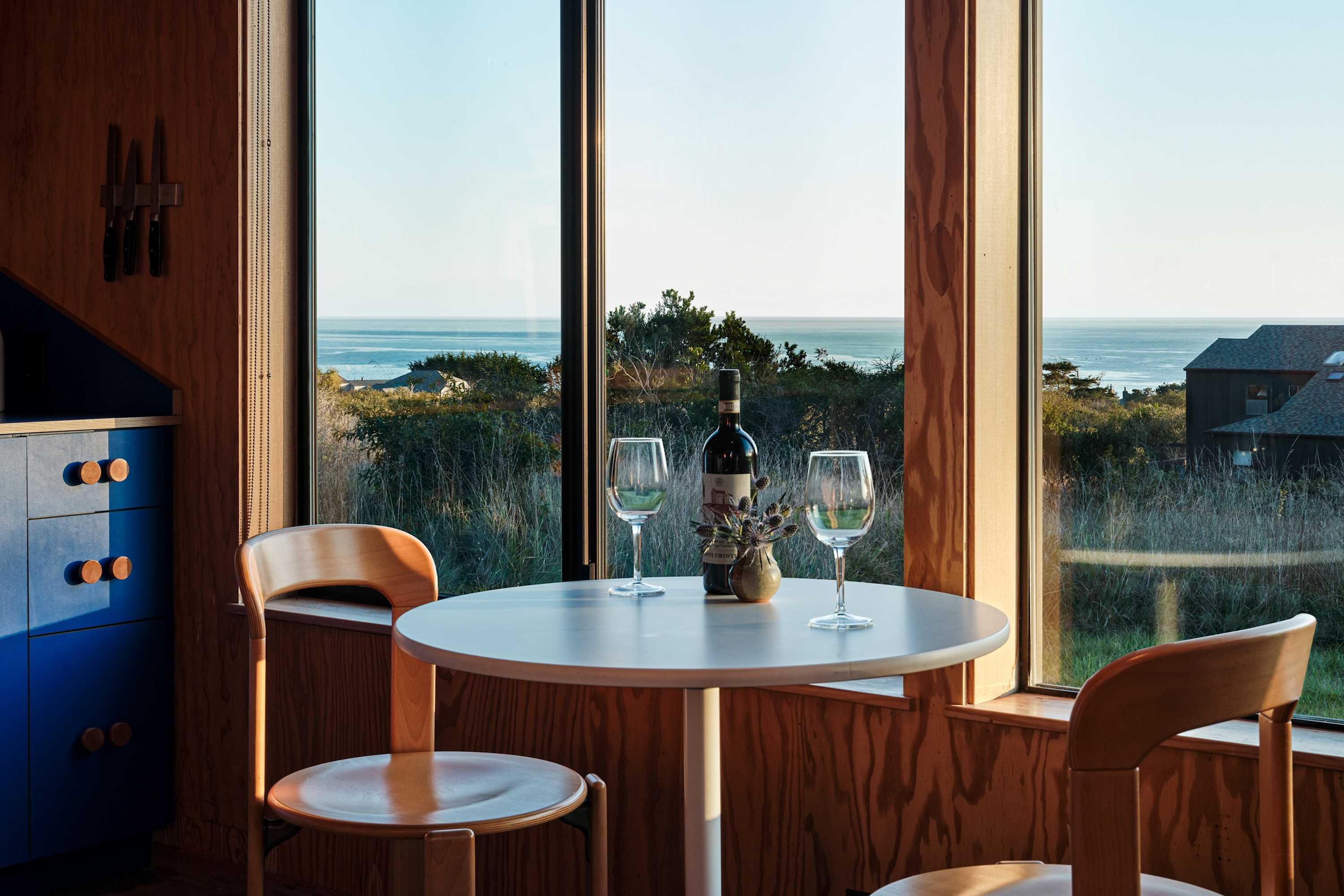 Imagine sipping wine with the sunset painting the sky—a perfect dining experience overlooking the serene ocean.
