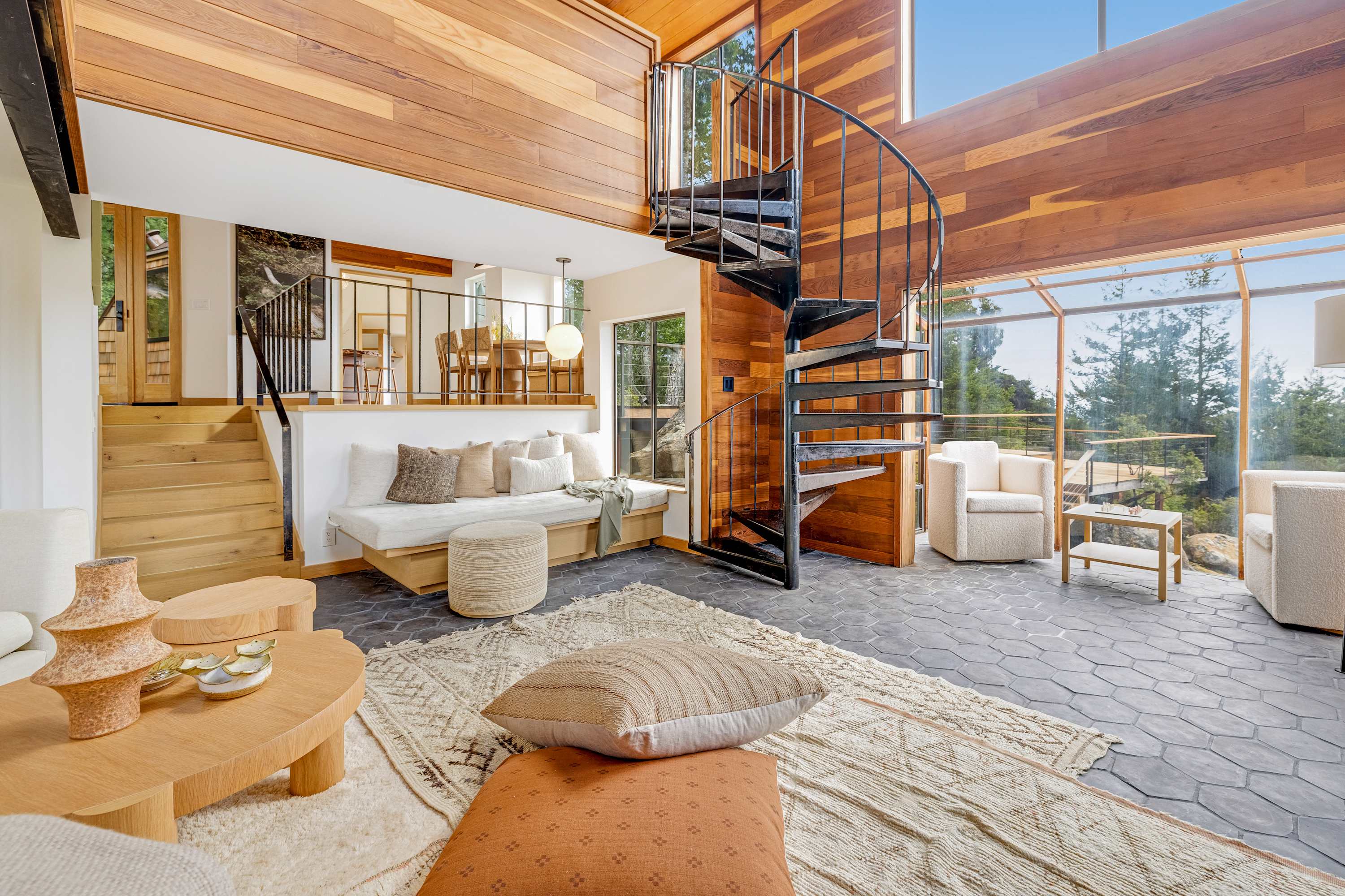 Step into a stylish living space where modern design meets coastal charm, creating the perfect atmosphere for relaxation and connection.