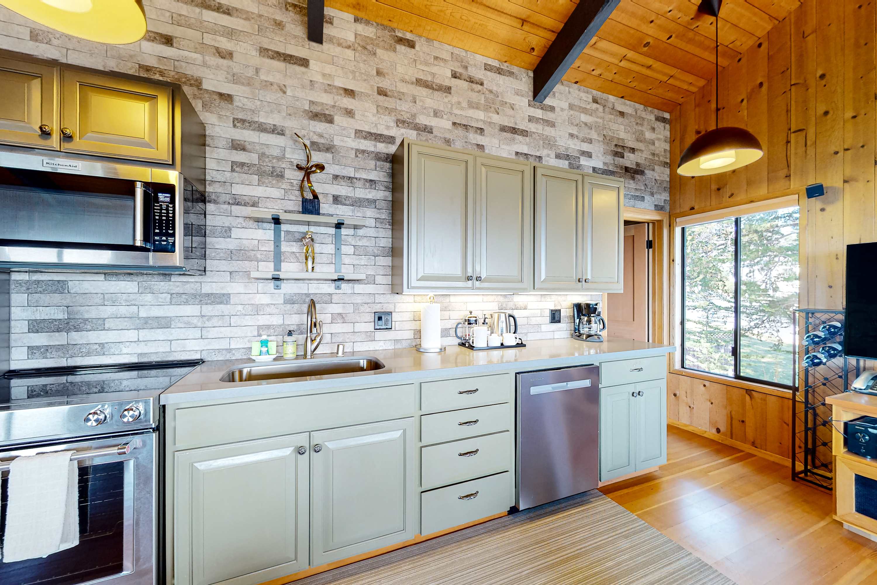 Create memorable family meals in this stylish kitchen, designed for both functionality and comfort, with a cozy atmosphere that invites collaboration.