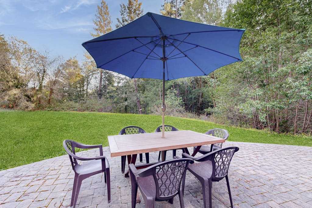 Savor your morning coffee or an evening glass of wine at the outdoor dining table, surrounded by lush Sebastopol greenery.