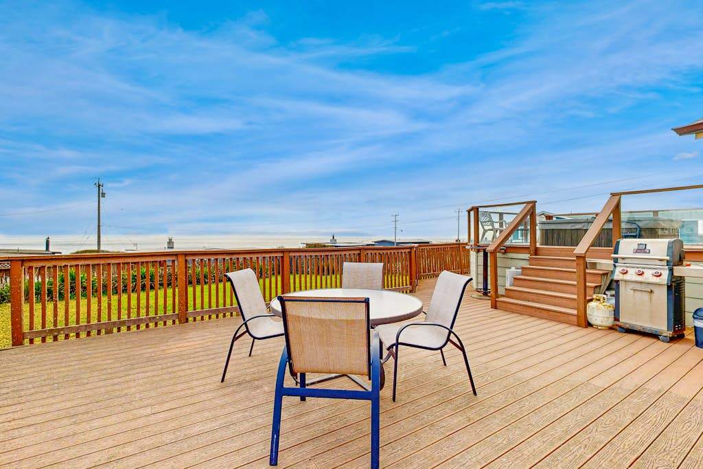 Fire up the gas grill on your expansive upper deck — perfect for al fresco dining under Bodega Bay's big coastal sky.