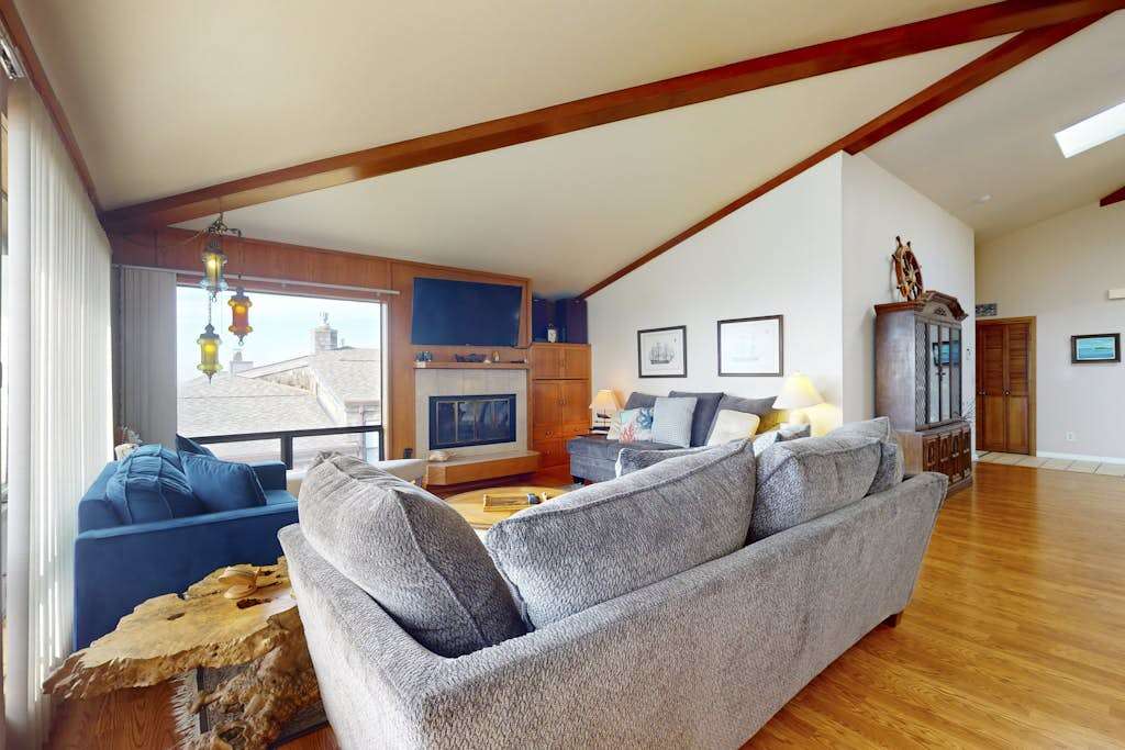 Gather around the wood-burning fireplace on cool Bodega Bay evenings while your favorite show plays on the flat-screen TV above