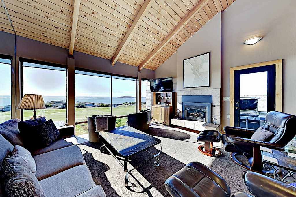 Sink into leather seating beneath your vaulted wood ceiling while the gas fireplace glows and panoramic views of the golf course and Pacific stretch before you.