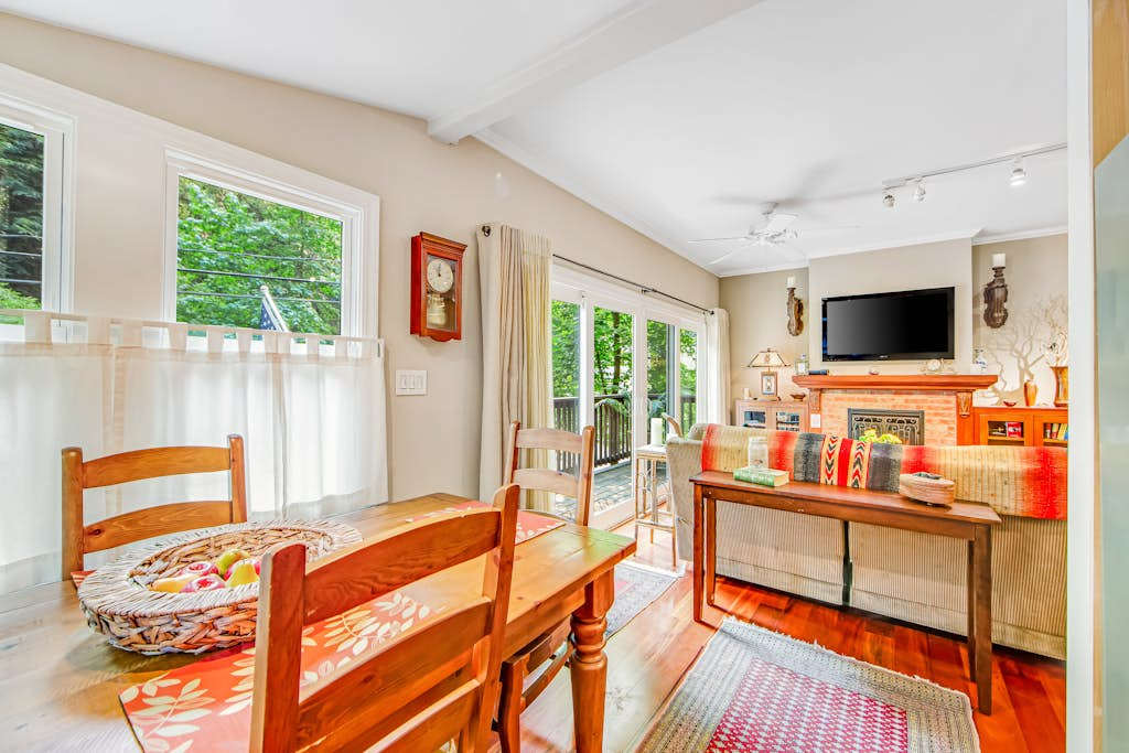 Share farm-to-table takeout from downtown Guerneville at your wooden dining table, where treetop views through every window make every meal feel like an occasion.