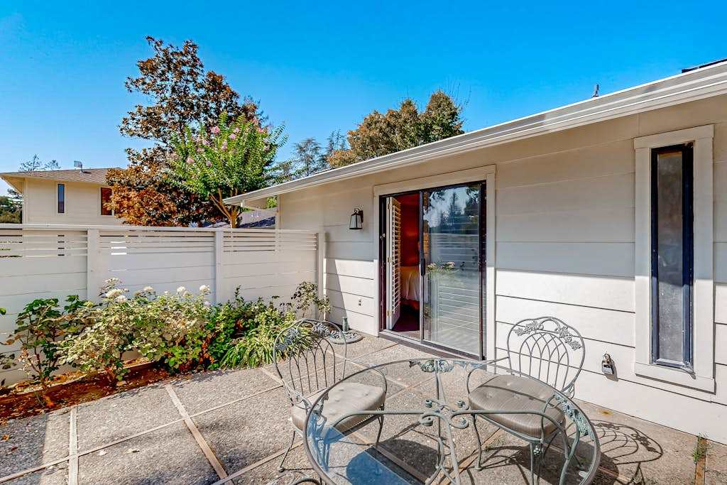 Linger over a Napa Valley sunset at your second private patio with bistro dining, lush landscaping, and a quiet entrance all your own.